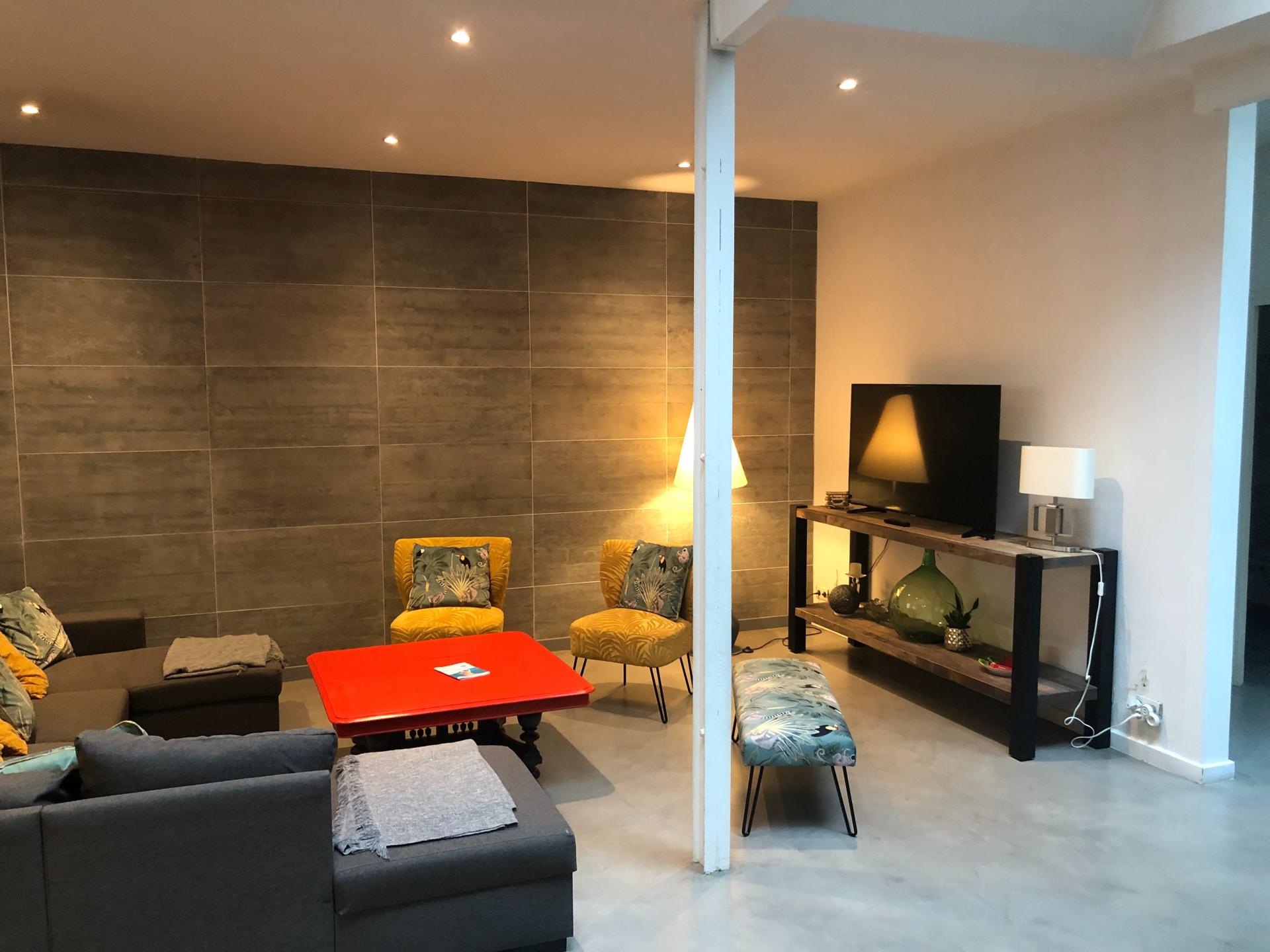 Photo 7 of the listing.