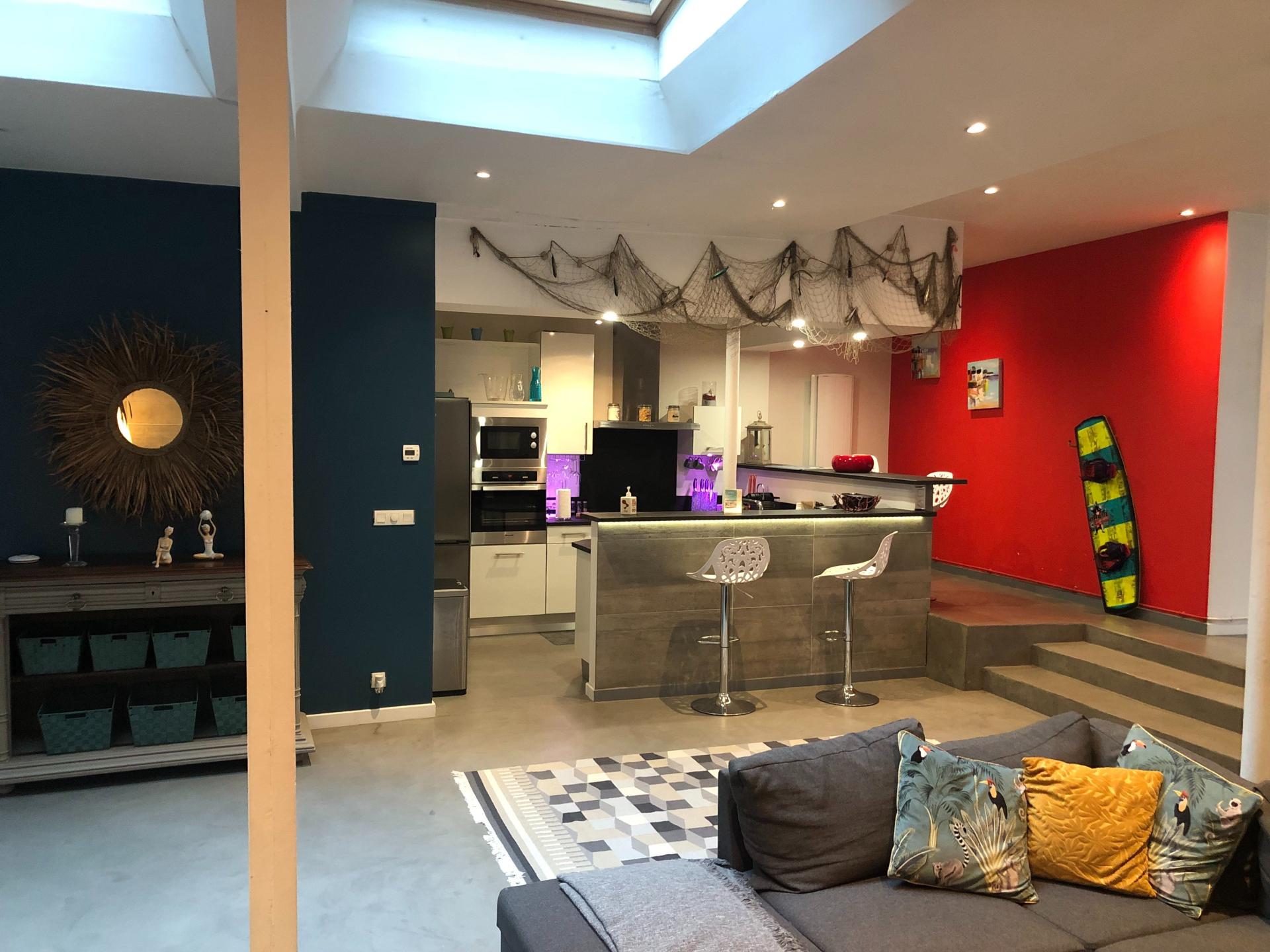 Photo 2 of the listing.