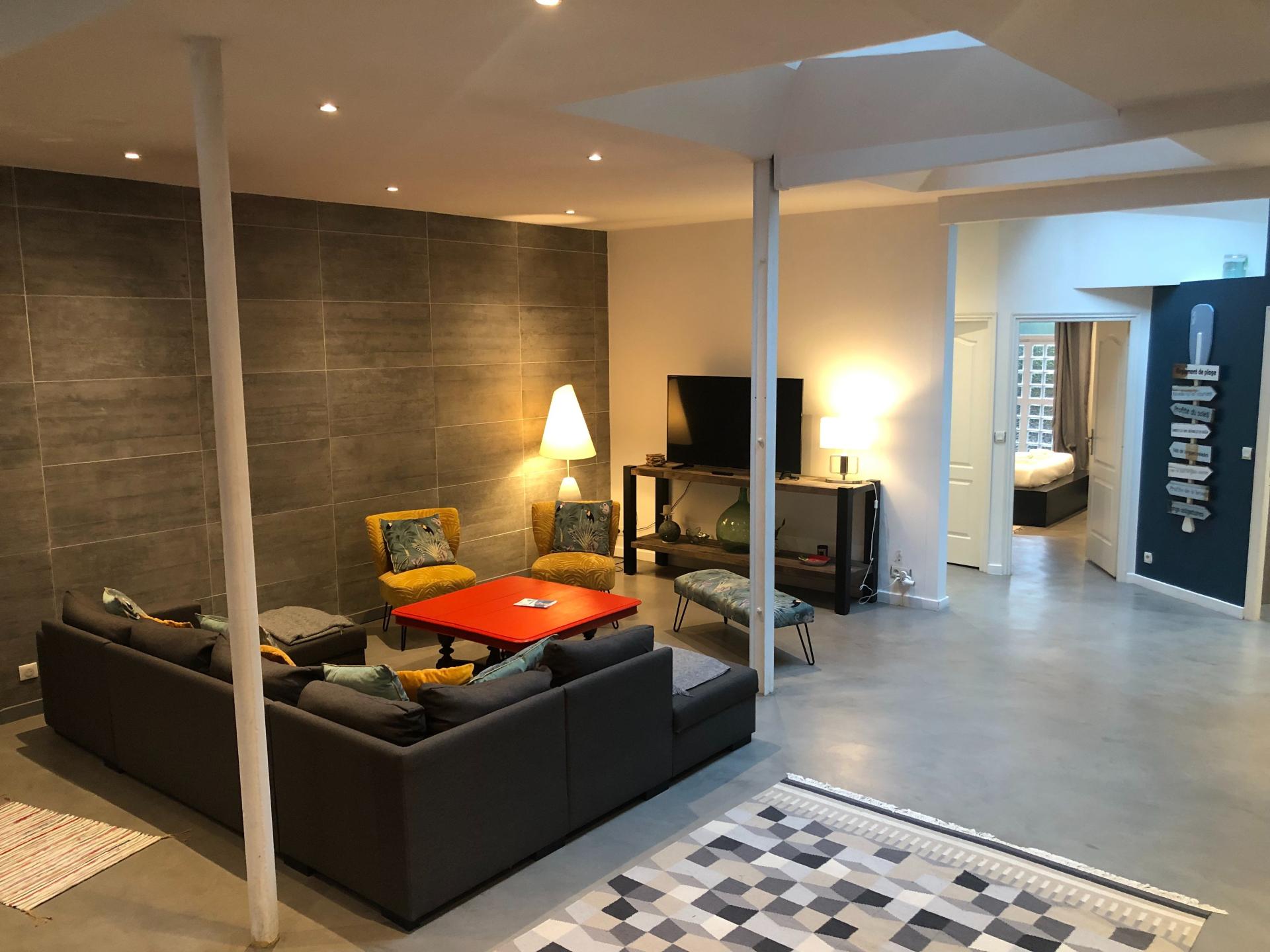 Photo 6 of the listing.