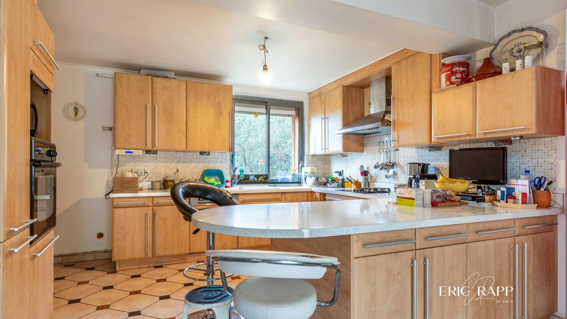 Photo 6 of the listing.