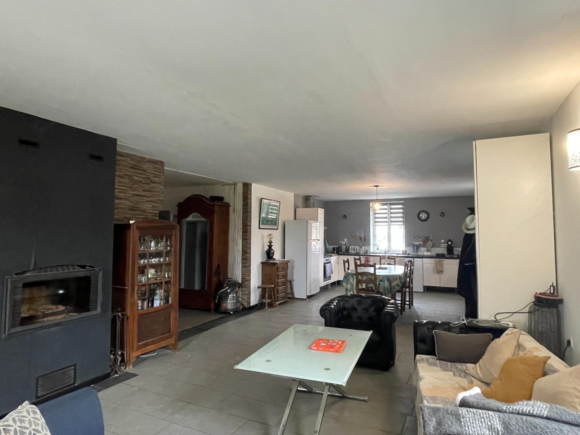 Photo 4 of the listing.