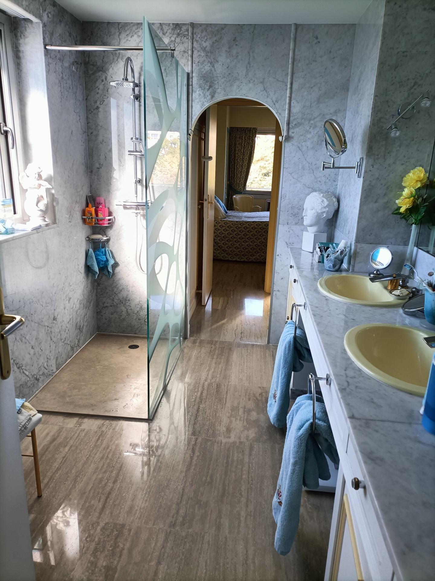 Photo 11 of the listing.