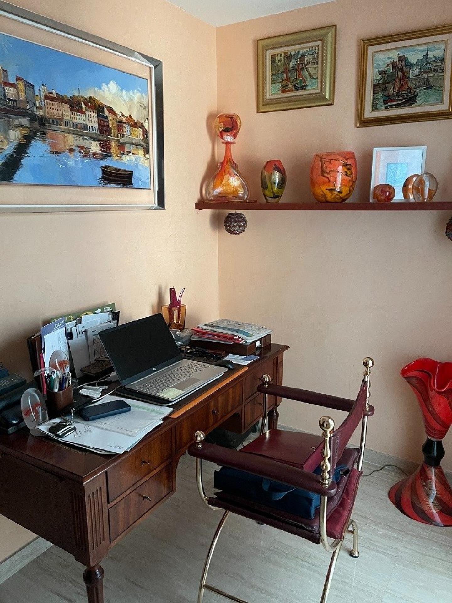 Photo 7 of the listing.