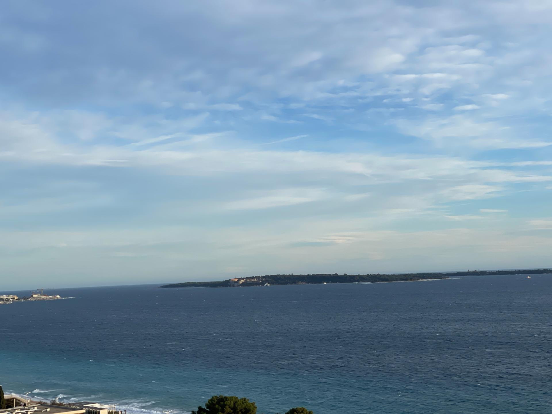 Photo 3 of the listing.