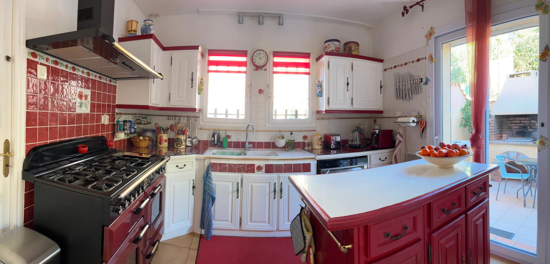 Photo 4 of the listing.