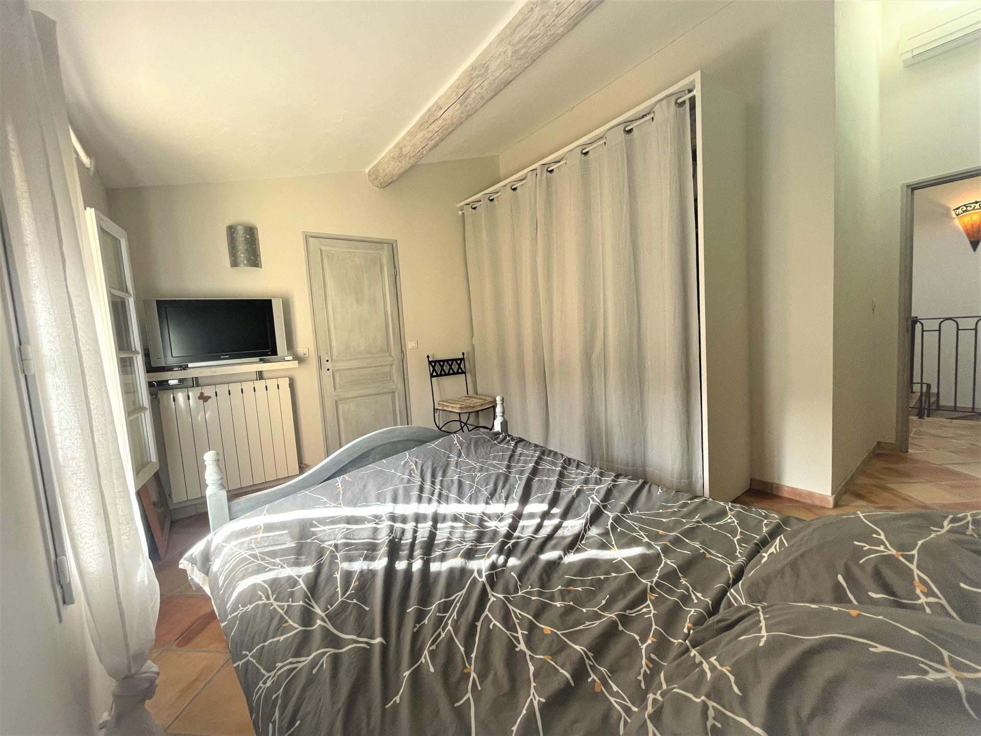 Photo 9 of the listing.