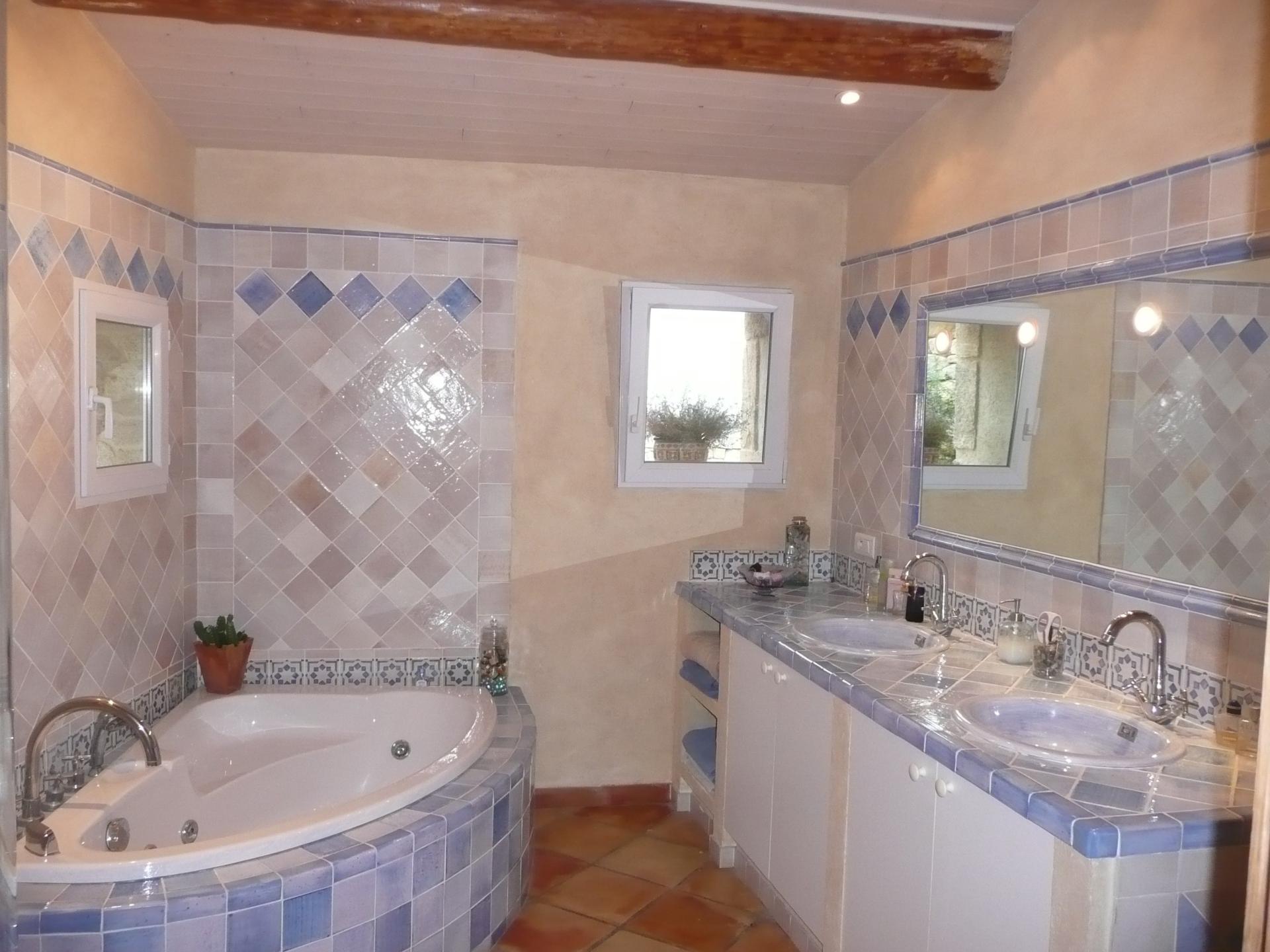 Photo 10 of the listing.