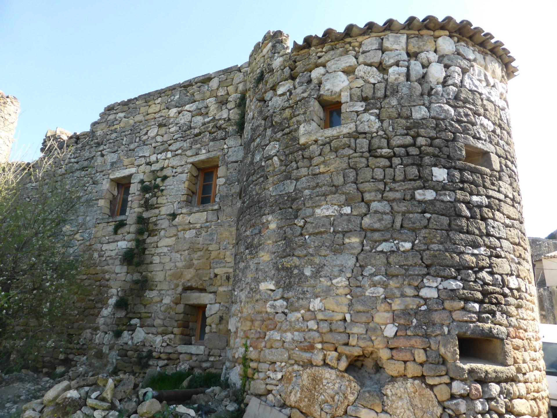 Photo 14 of the listing.