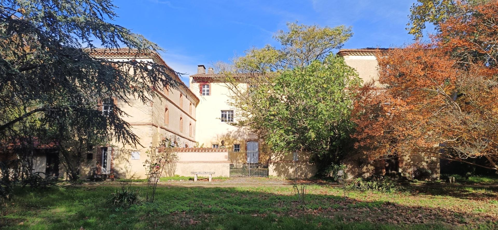 Photo 2 of the listing.