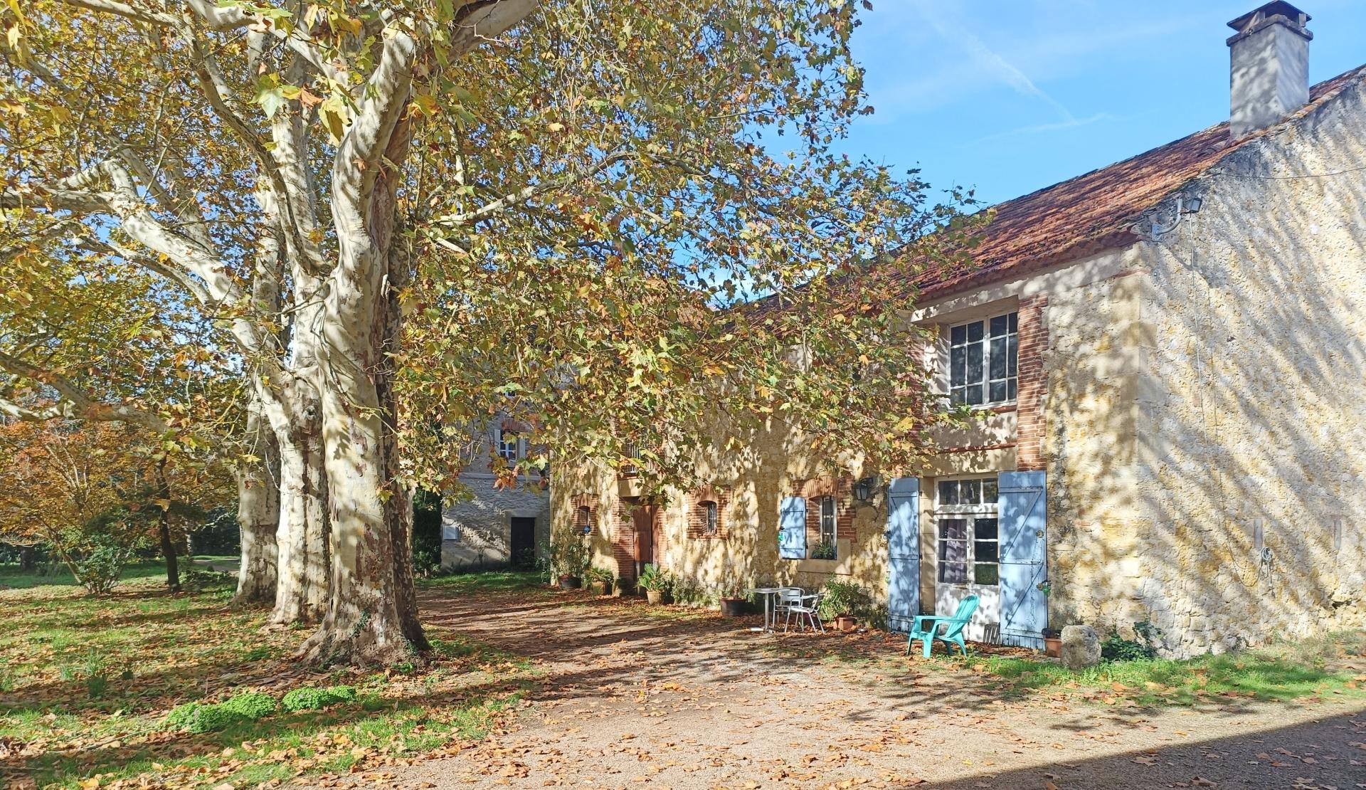 Photo 3 of the listing.