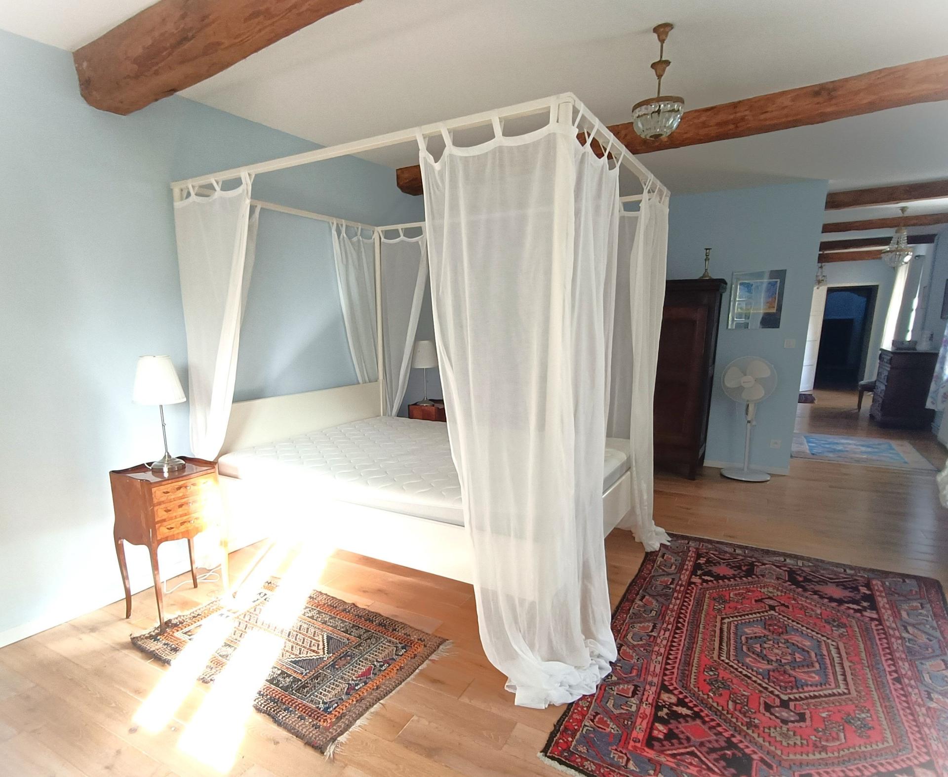 Photo 11 of the listing.