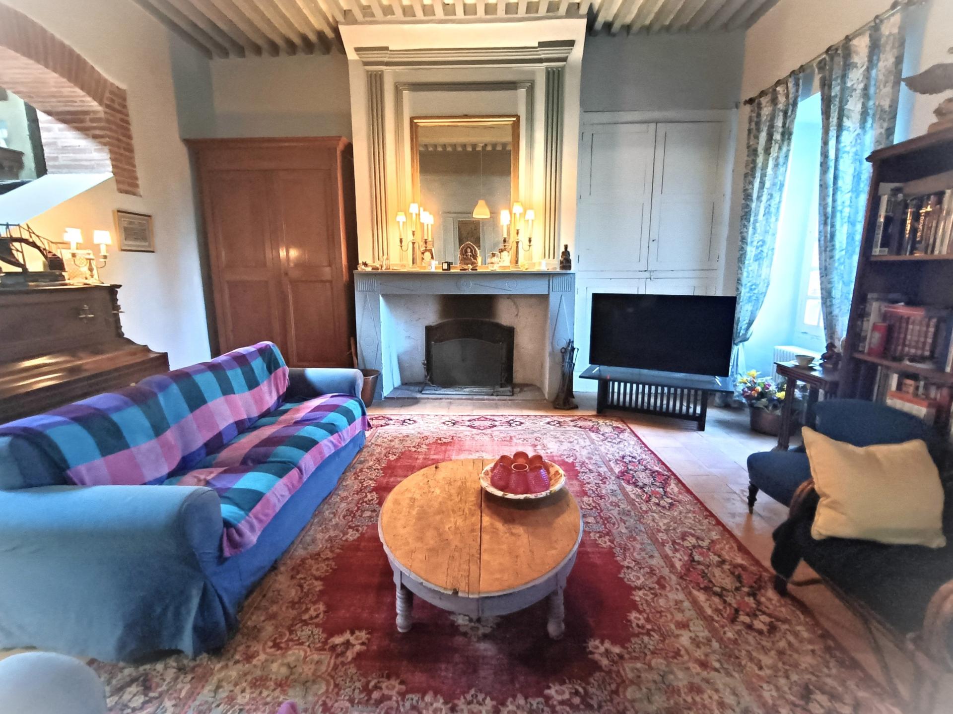 Photo 9 of the listing.