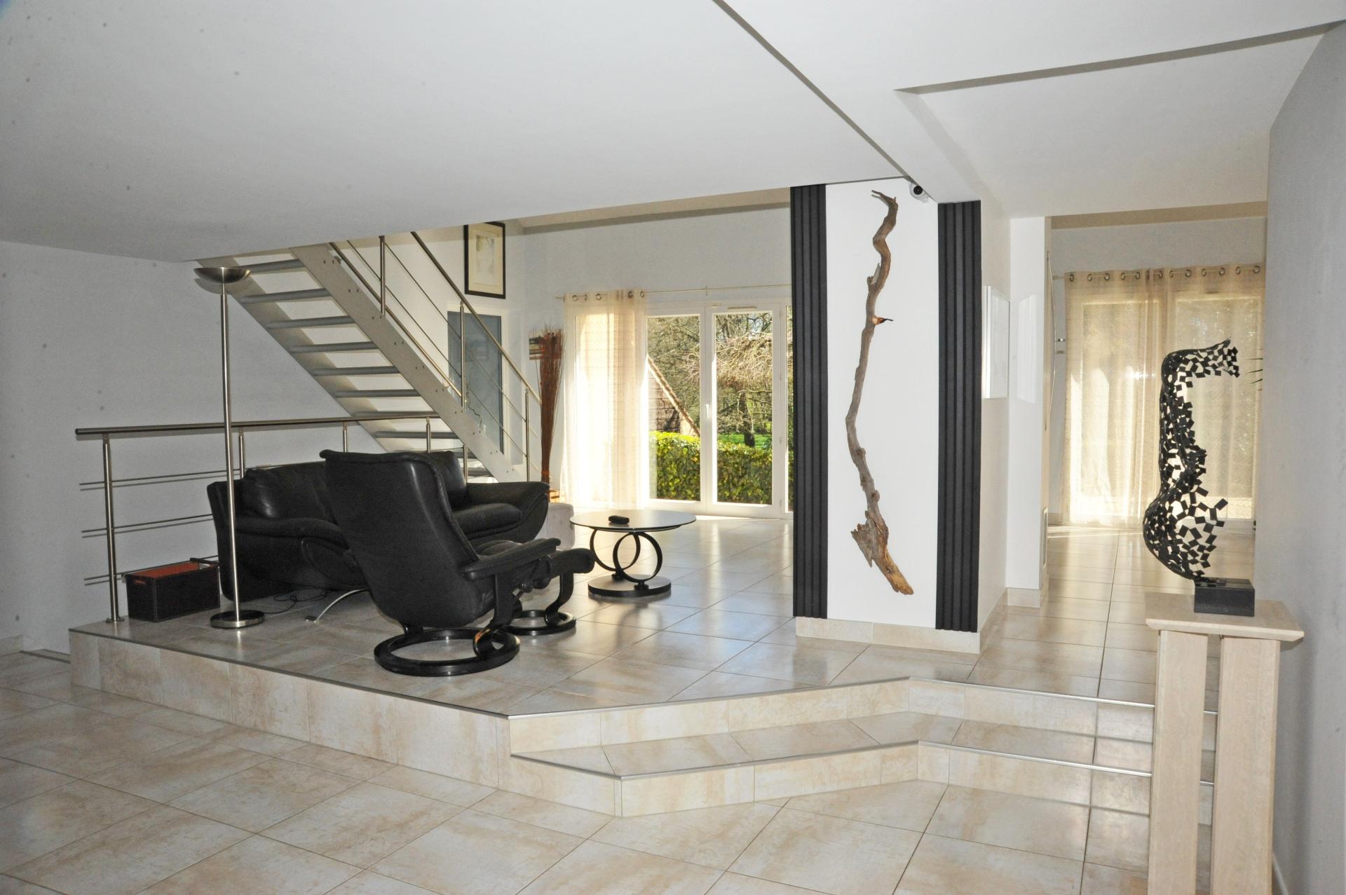 Photo 3 of the listing.