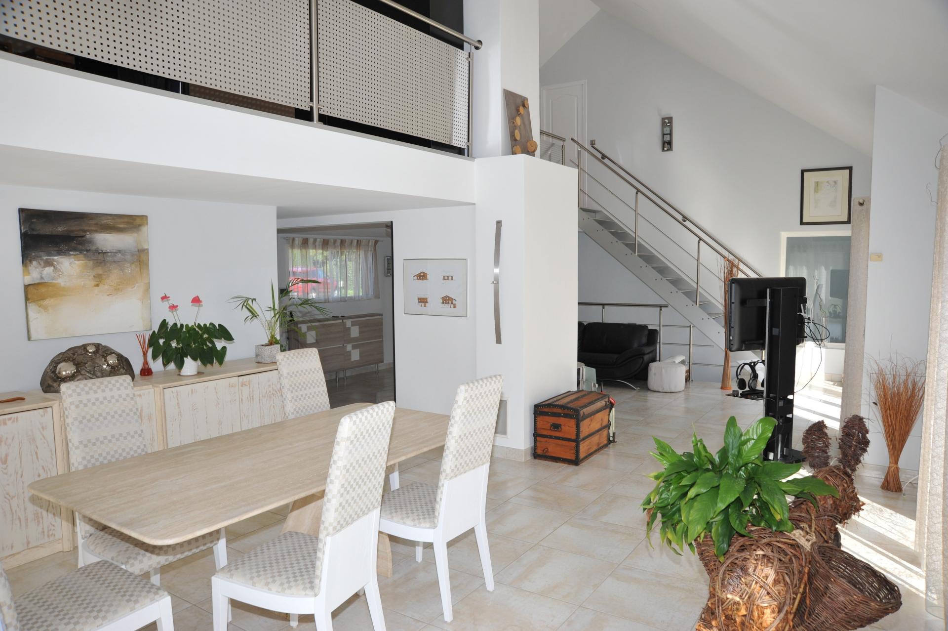 Photo 5 of the listing.