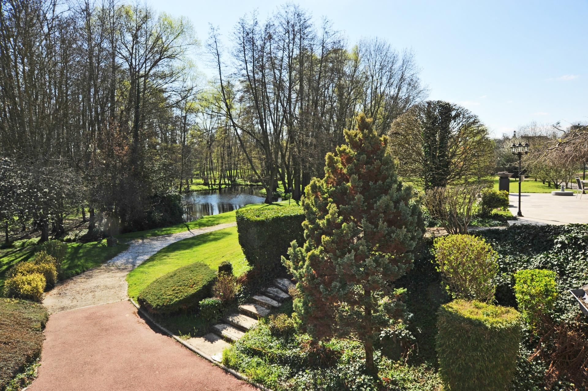 Photo 16 of the listing.