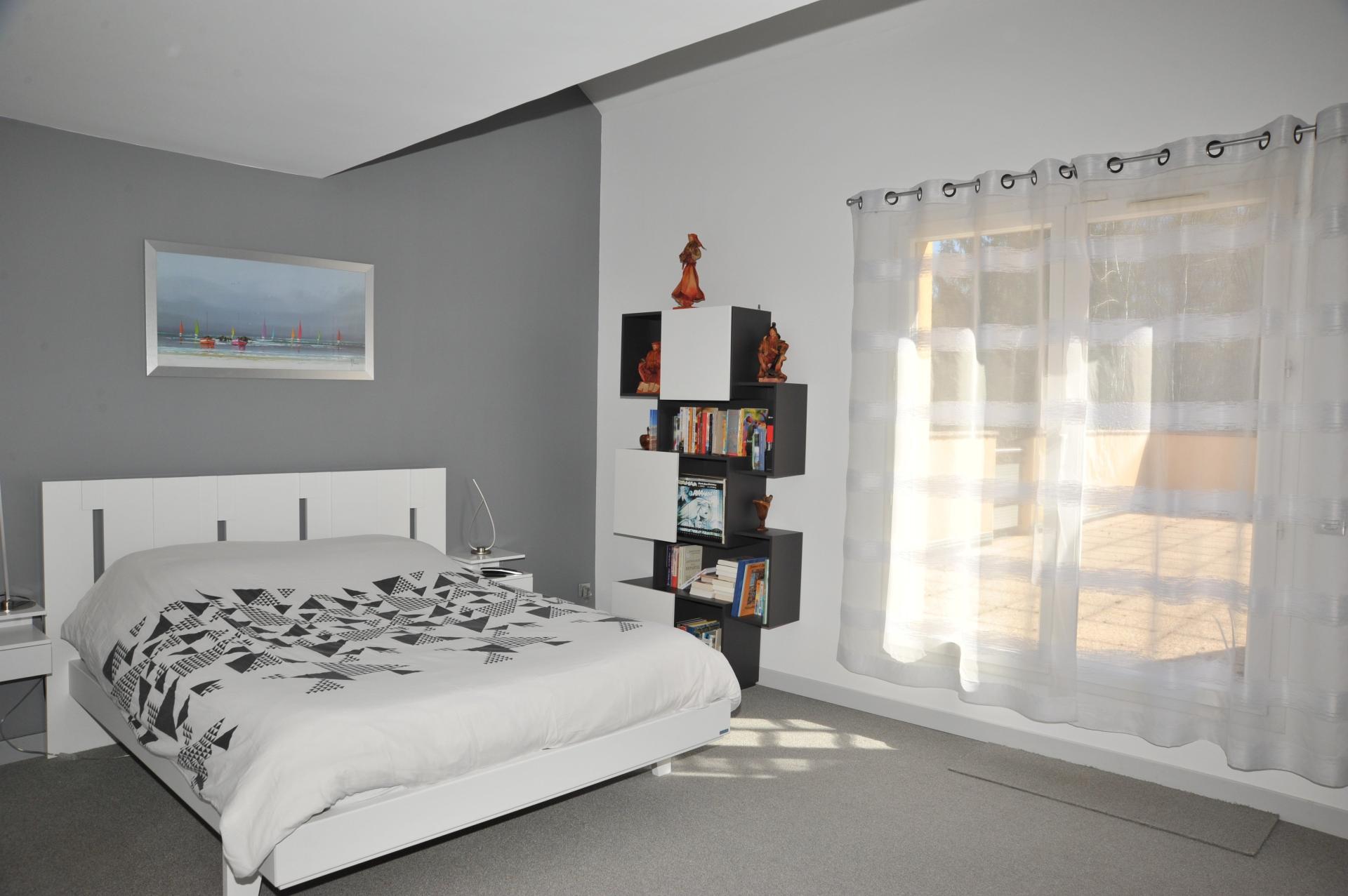 Photo 8 of the listing.