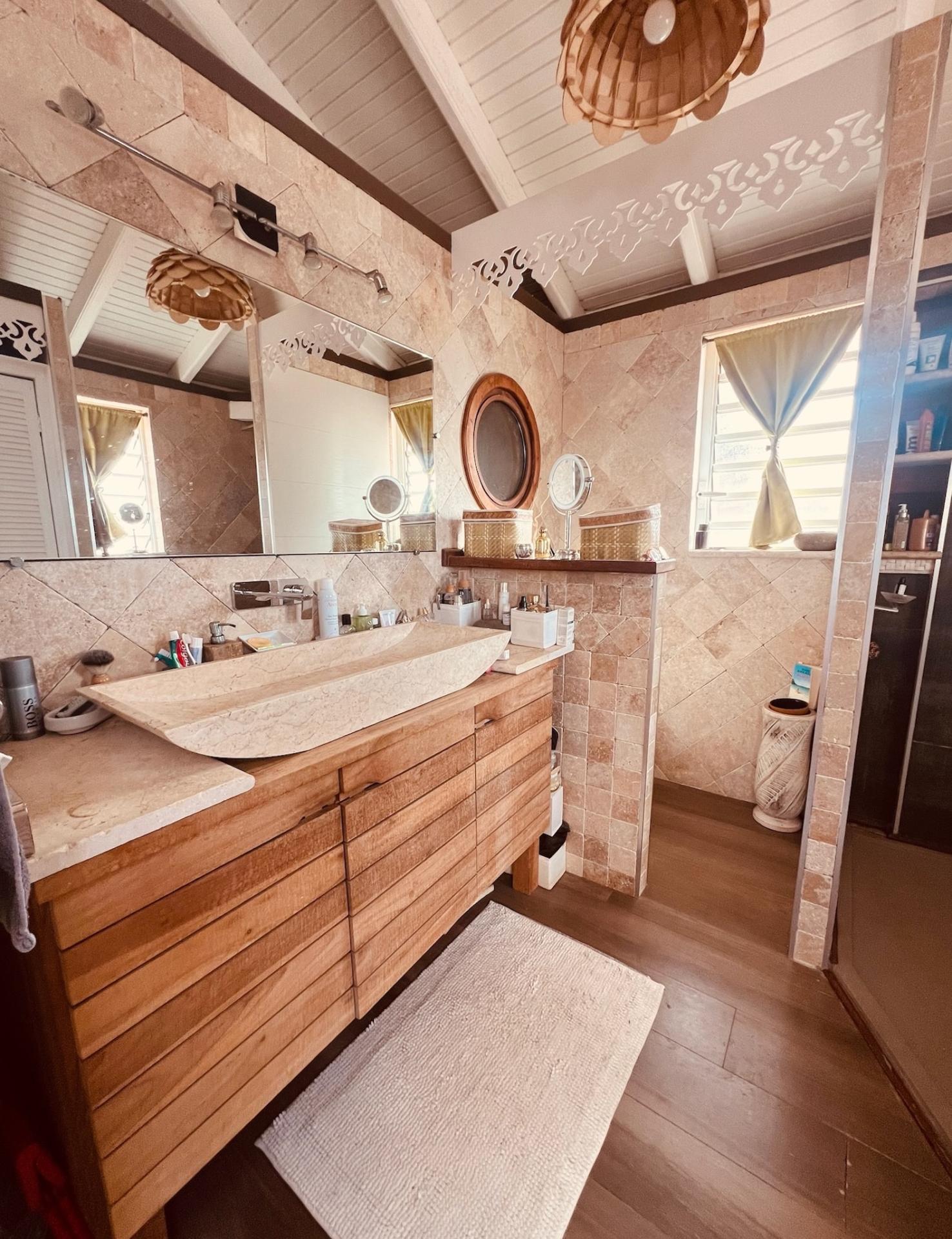 Photo 5 of the listing.