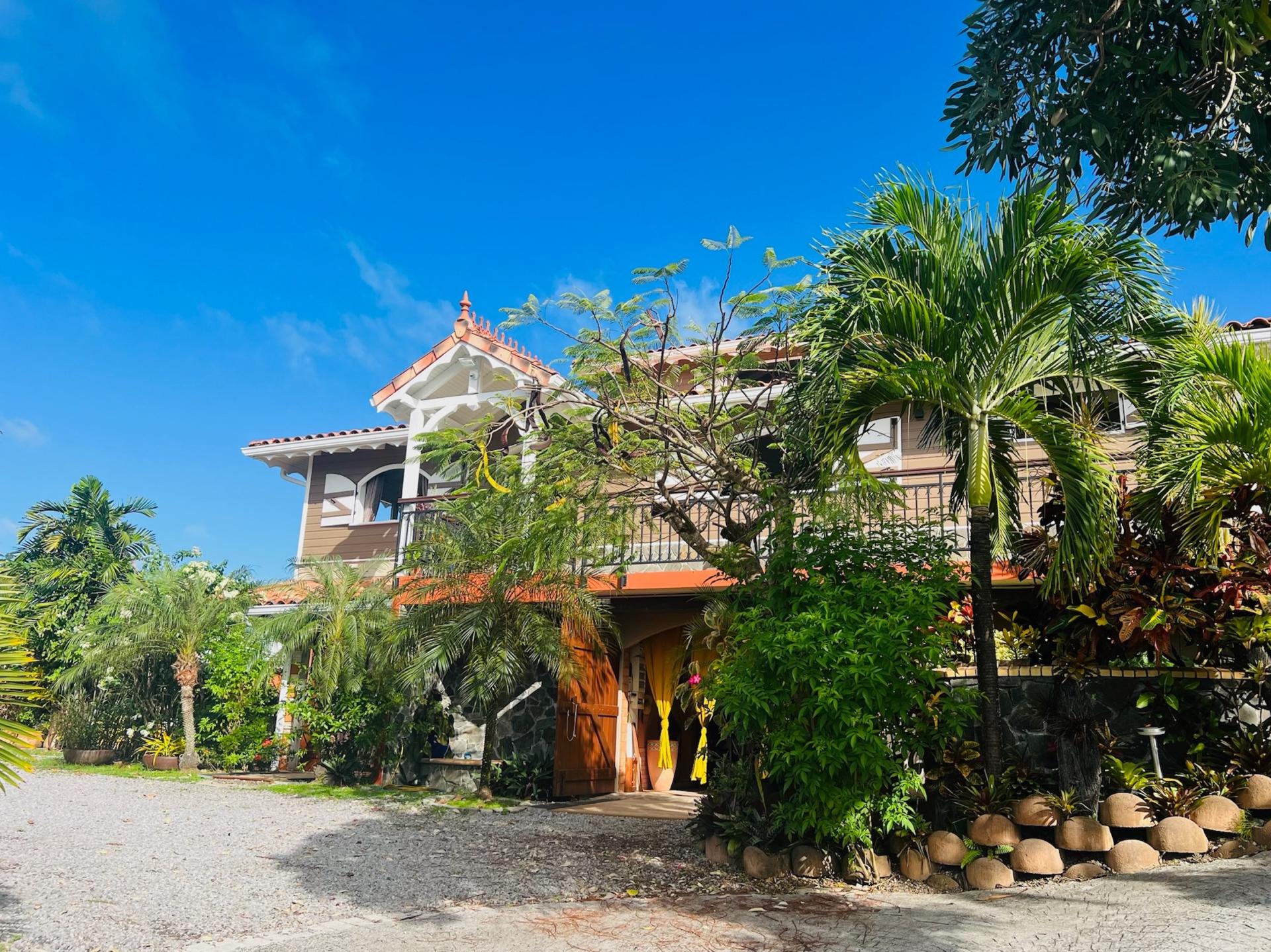 Photo 2 of the listing.