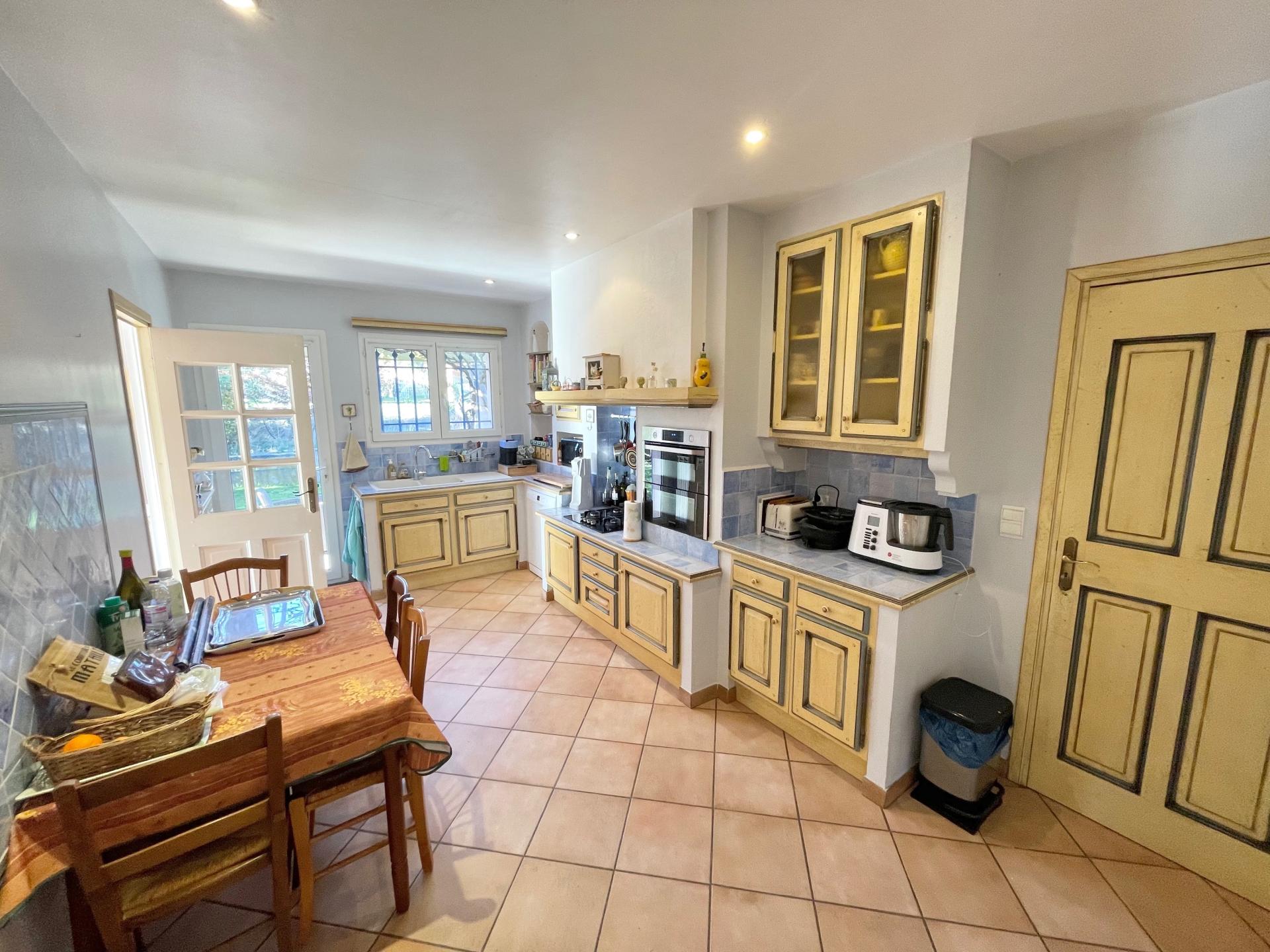 Photo 4 of the listing.