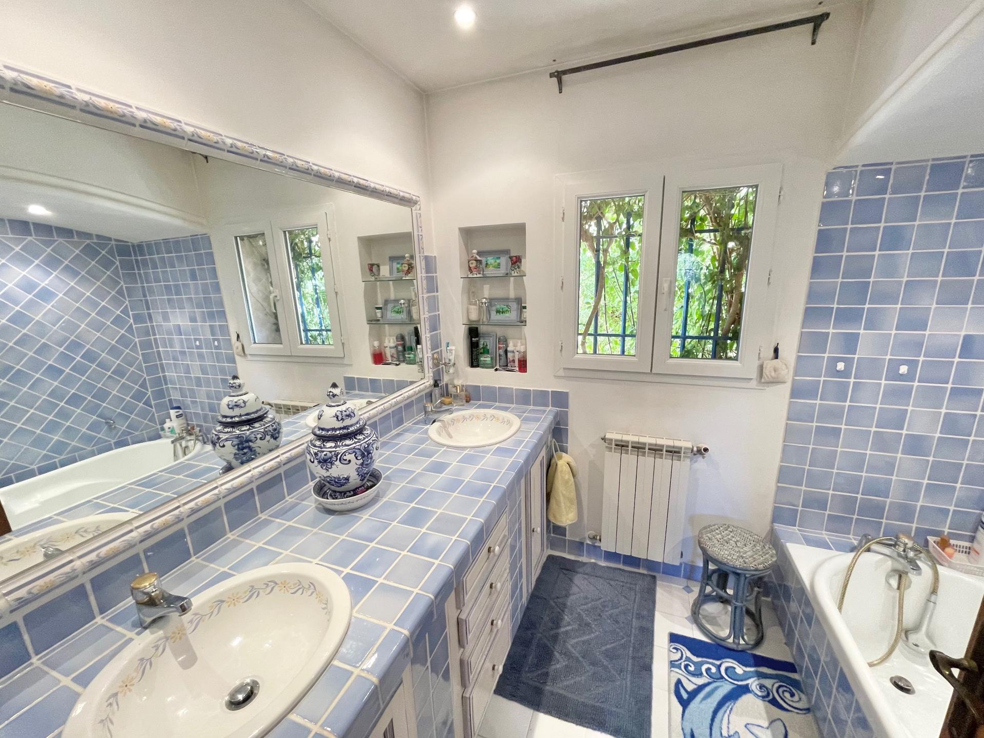 Photo 6 of the listing.