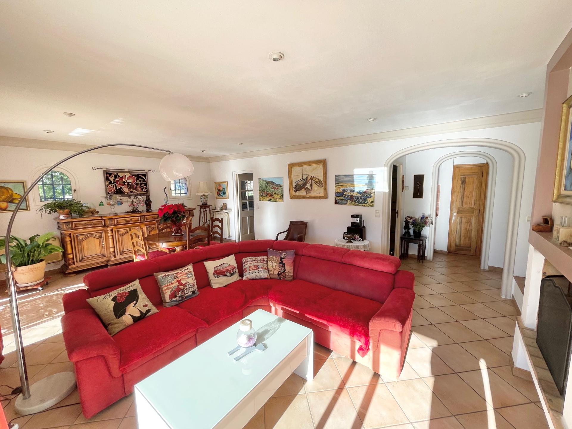 Photo 2 of the listing.