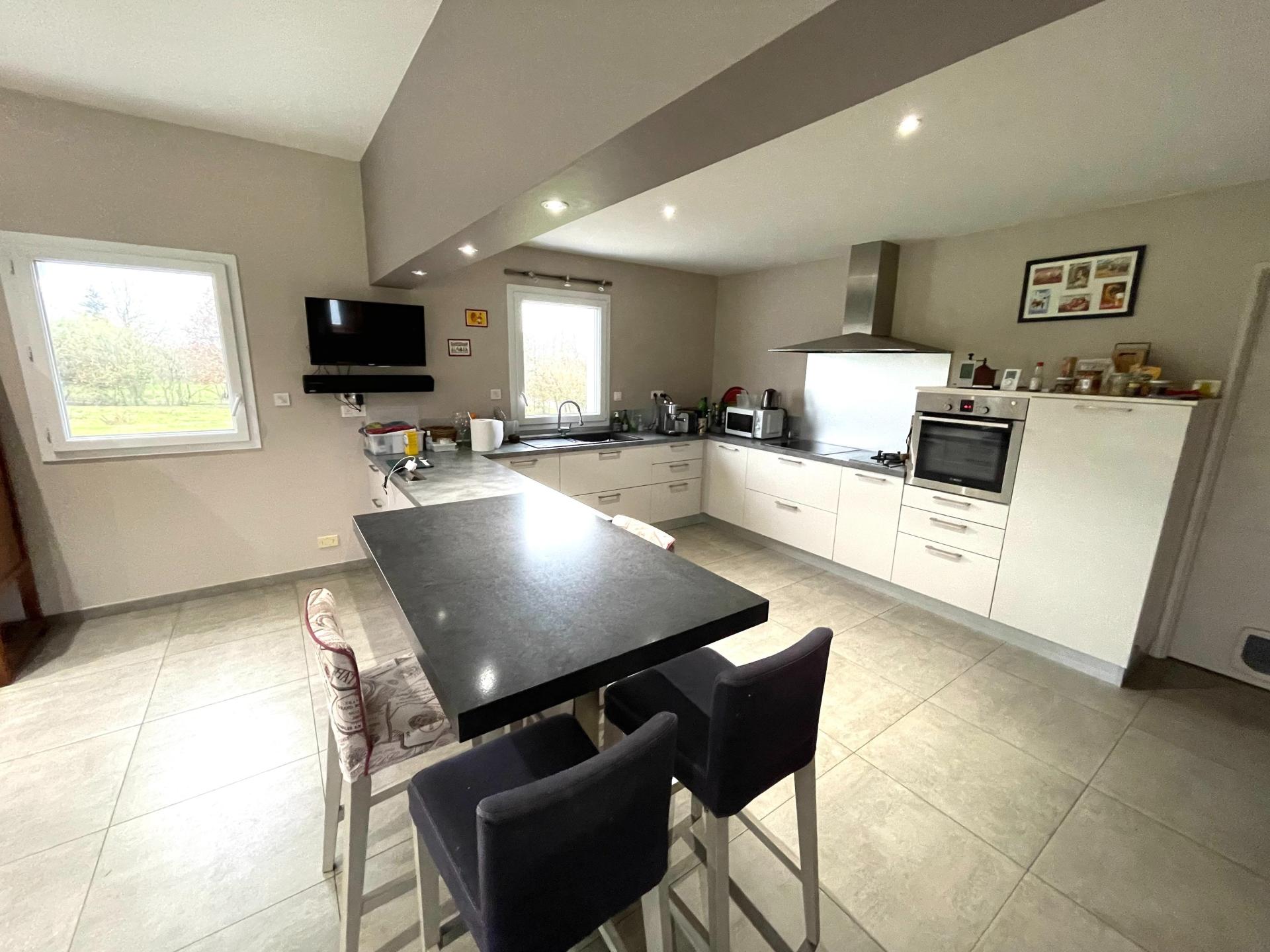 Photo 8 of the listing.