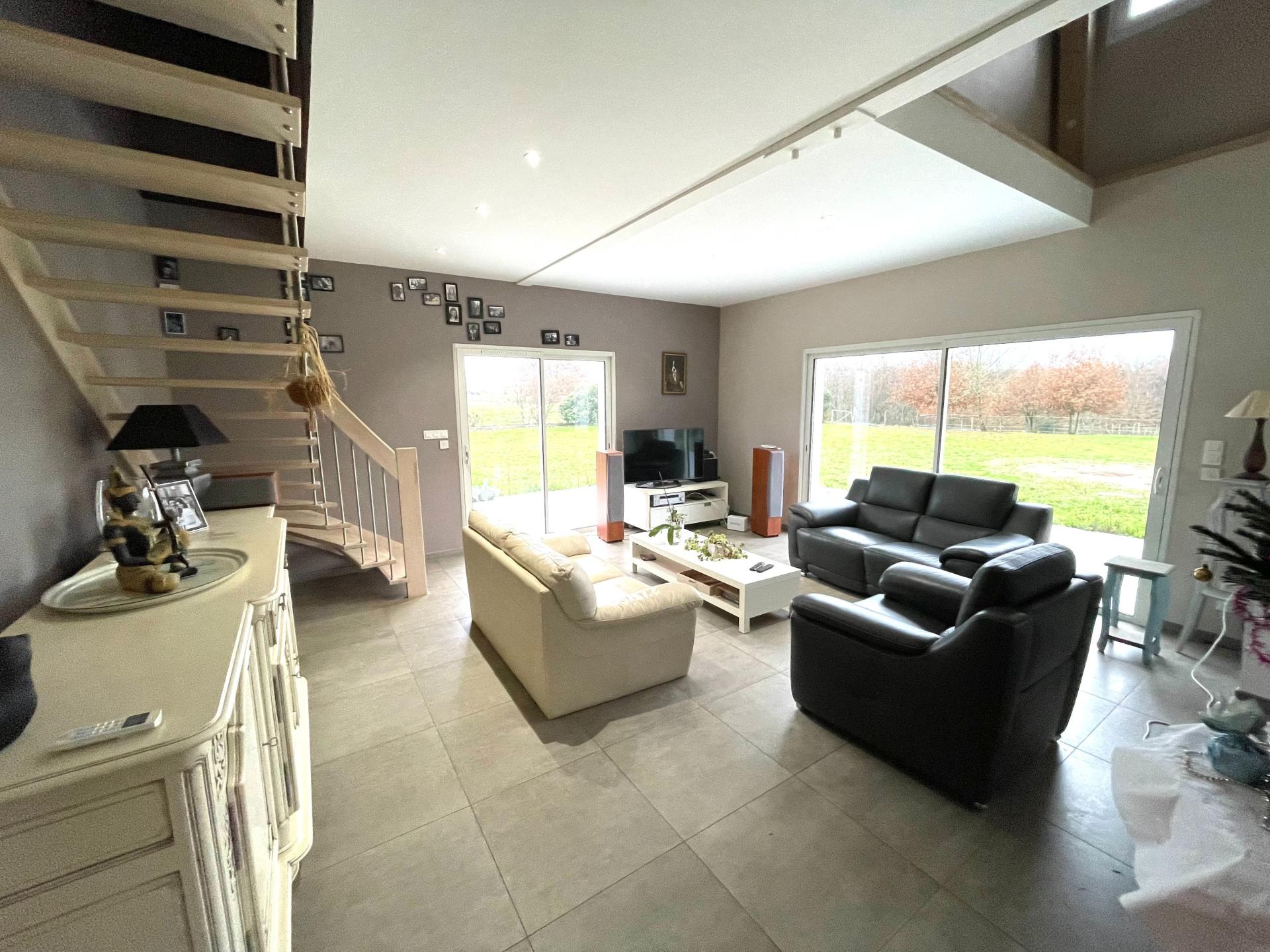 Photo 4 of the listing.