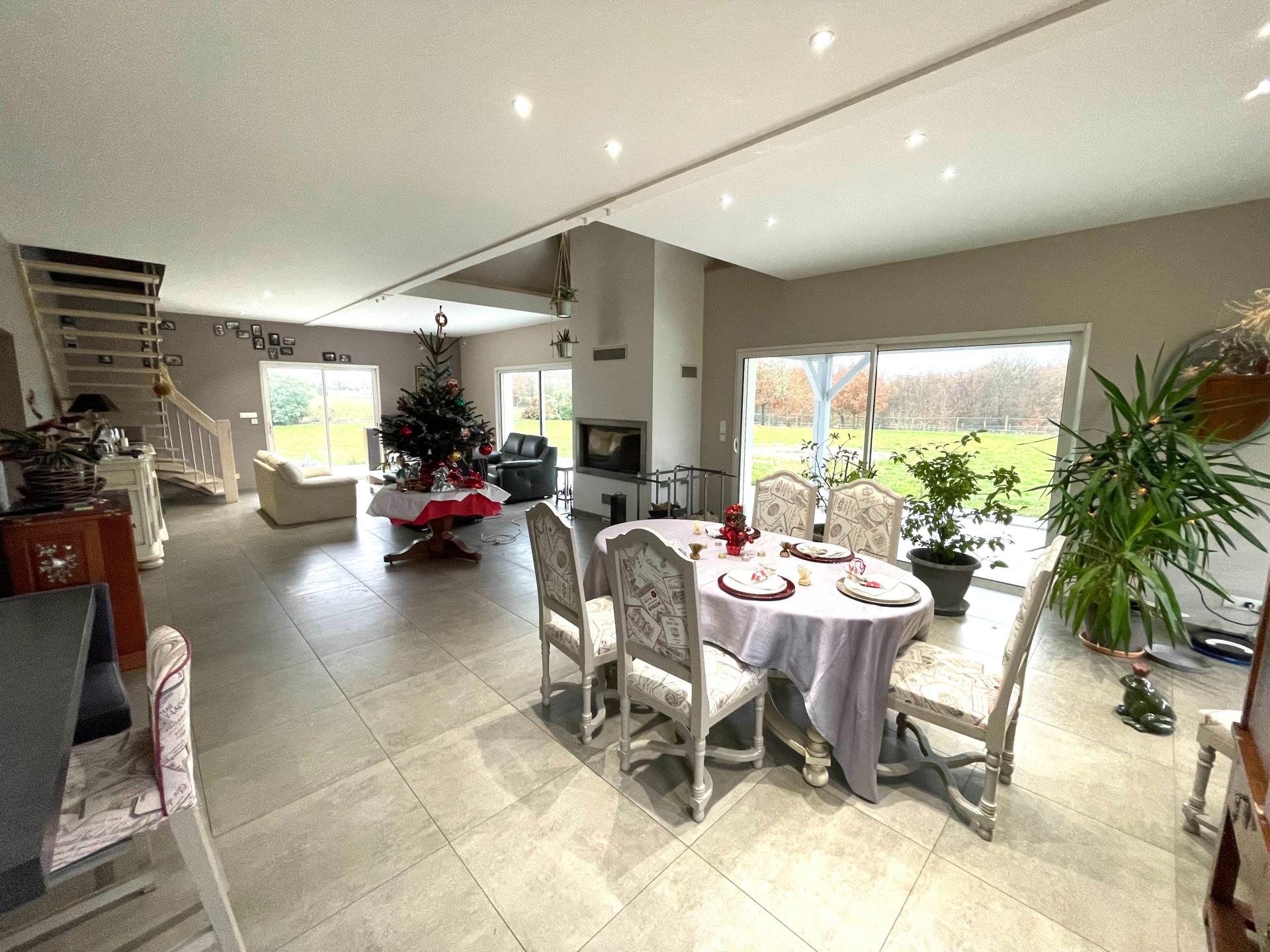 Photo 7 of the listing.