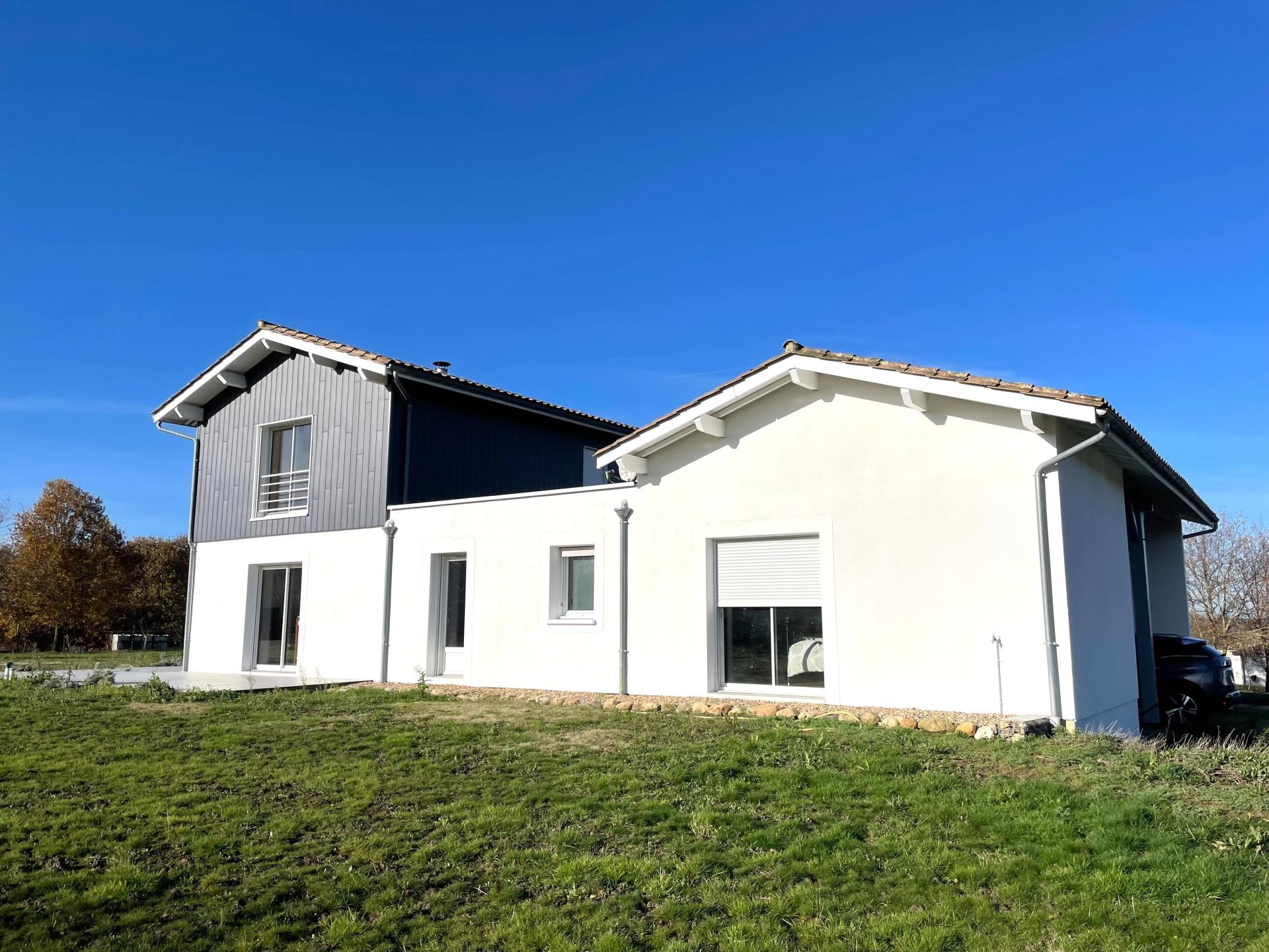 Photo 3 of the listing.