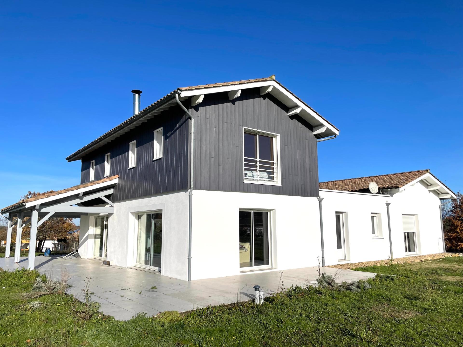 Photo 2 of the listing.