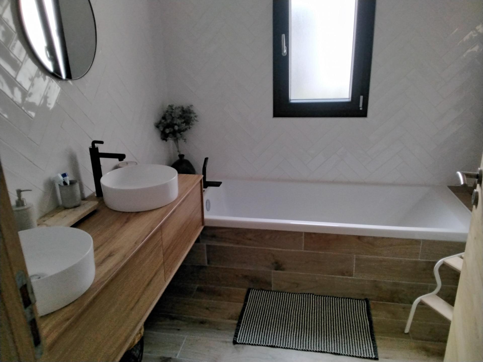 Photo 4 of the listing.