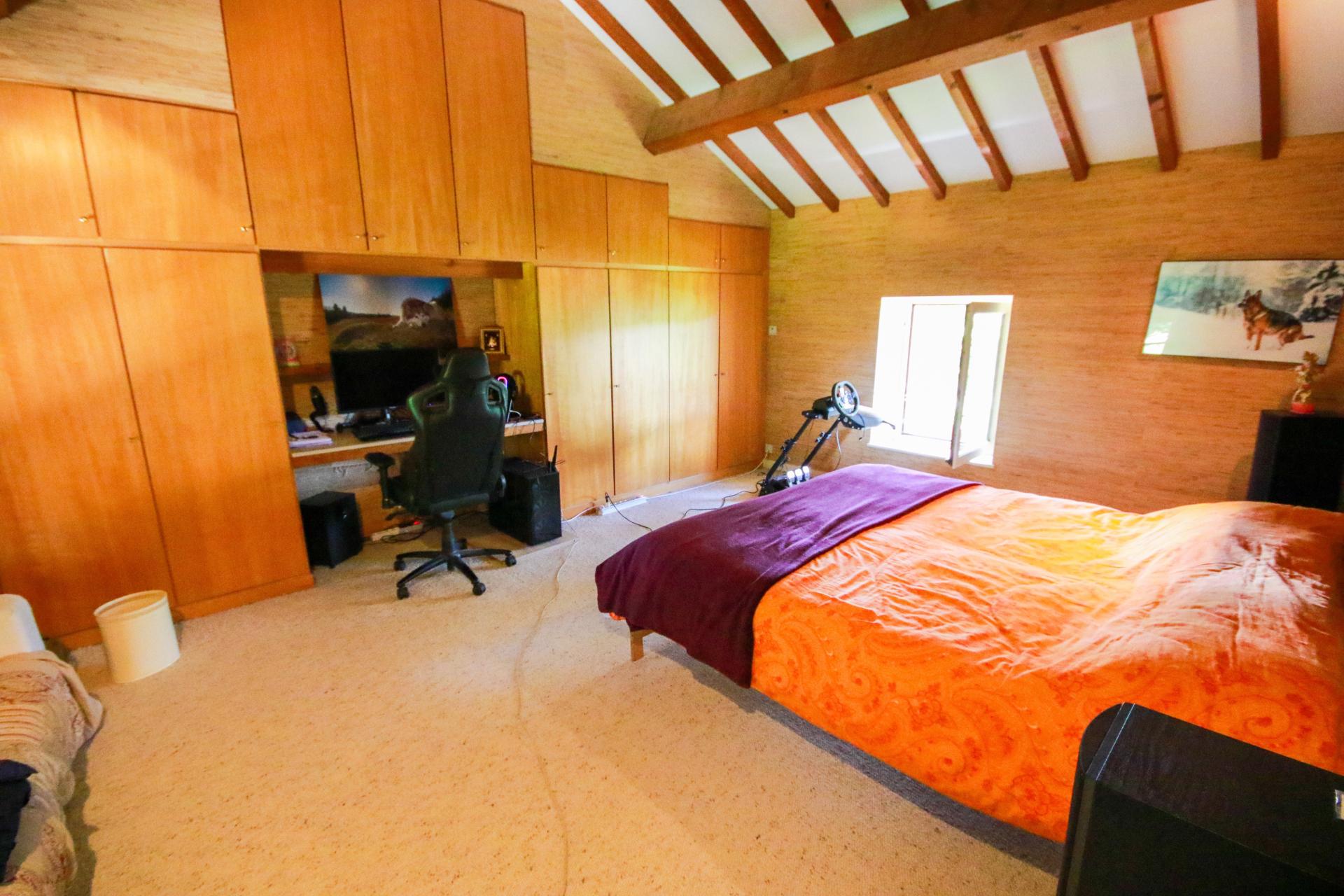 Photo 13 of the listing.