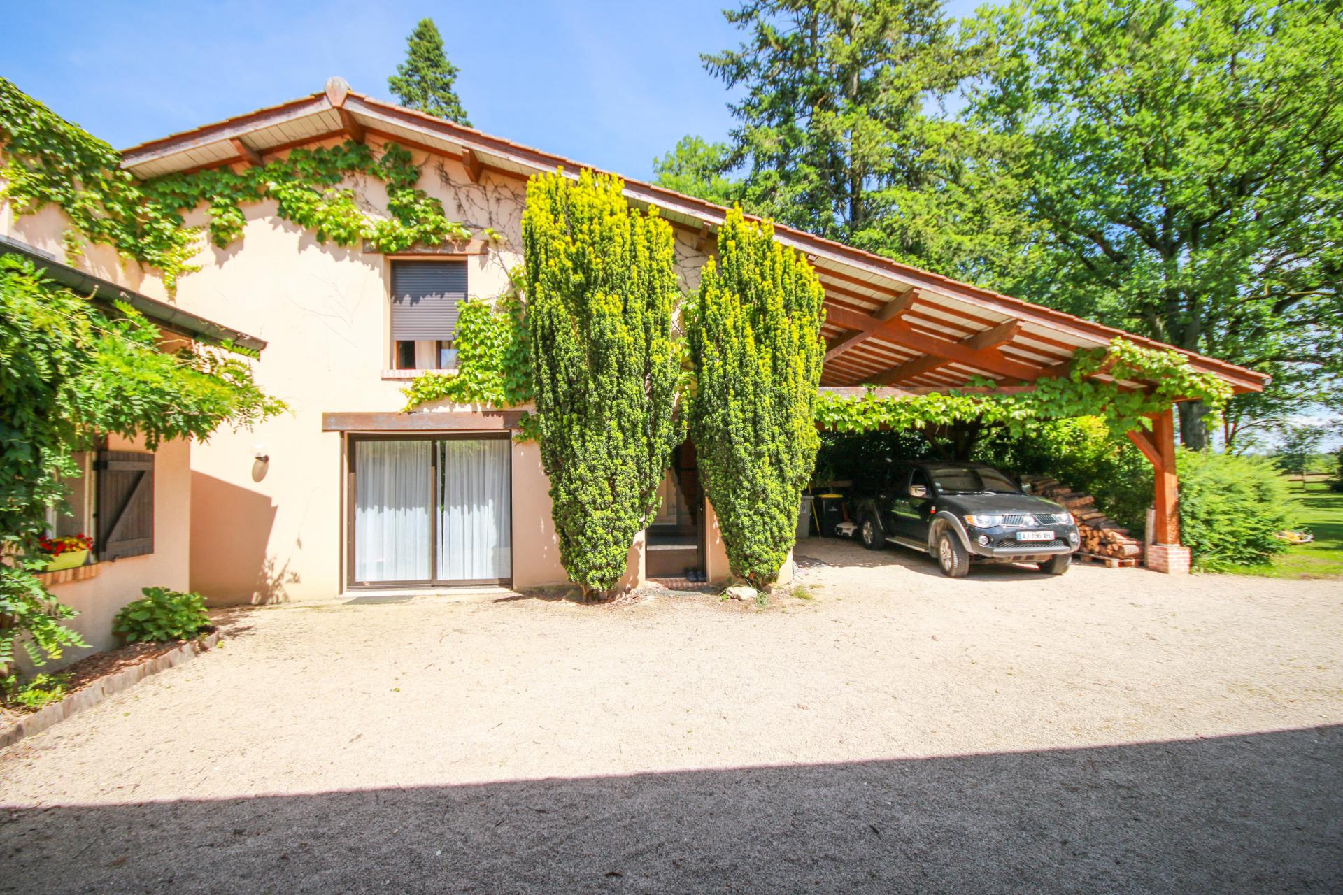 Photo 7 of the listing.