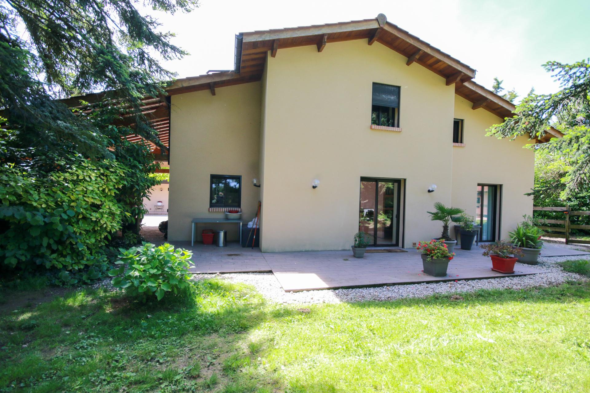 Photo 17 of the listing.