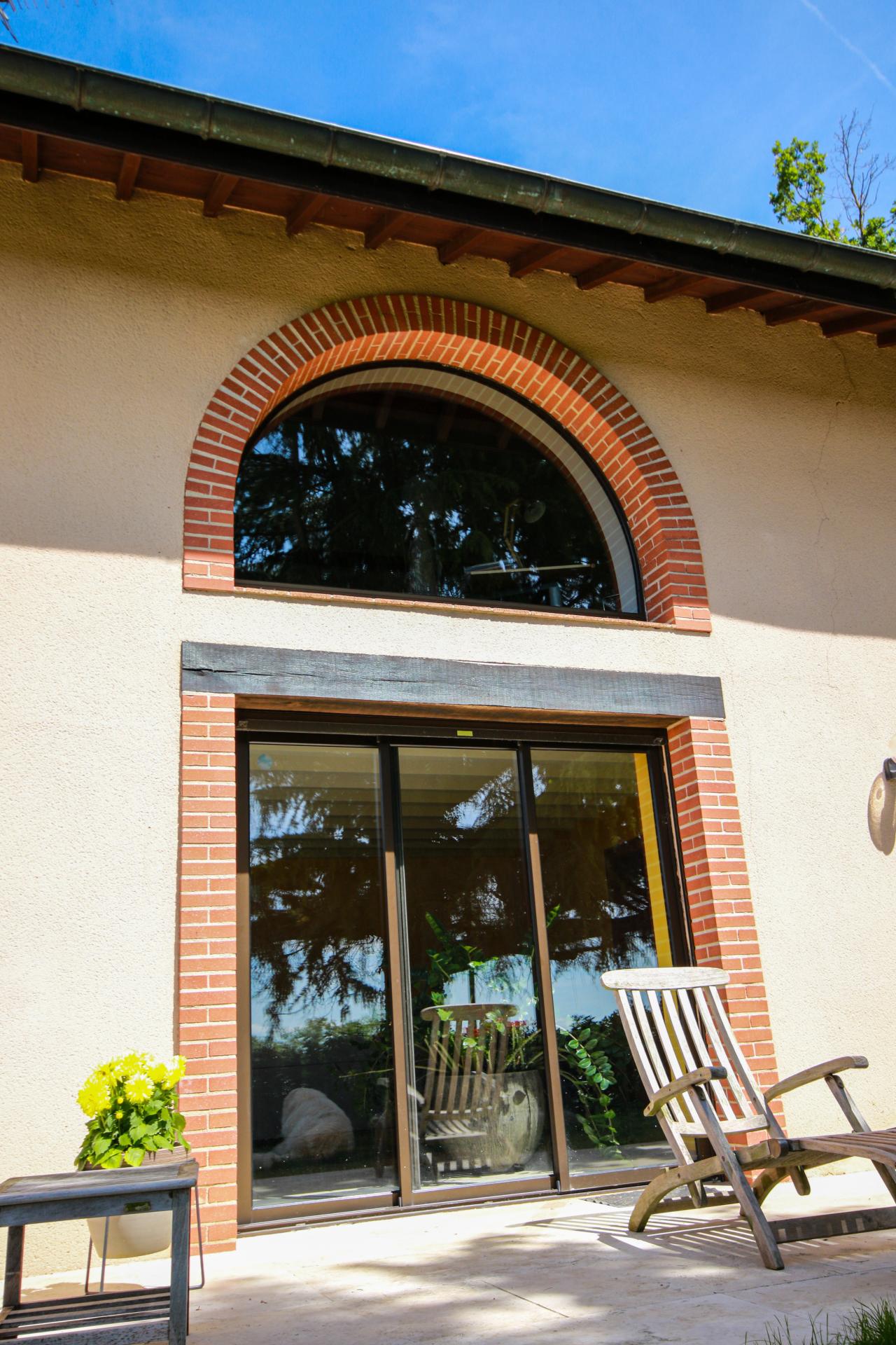 Photo 8 of the listing.