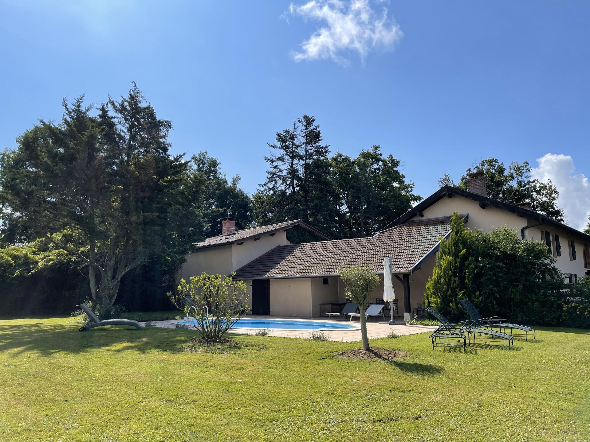 Photo 4 of the listing.