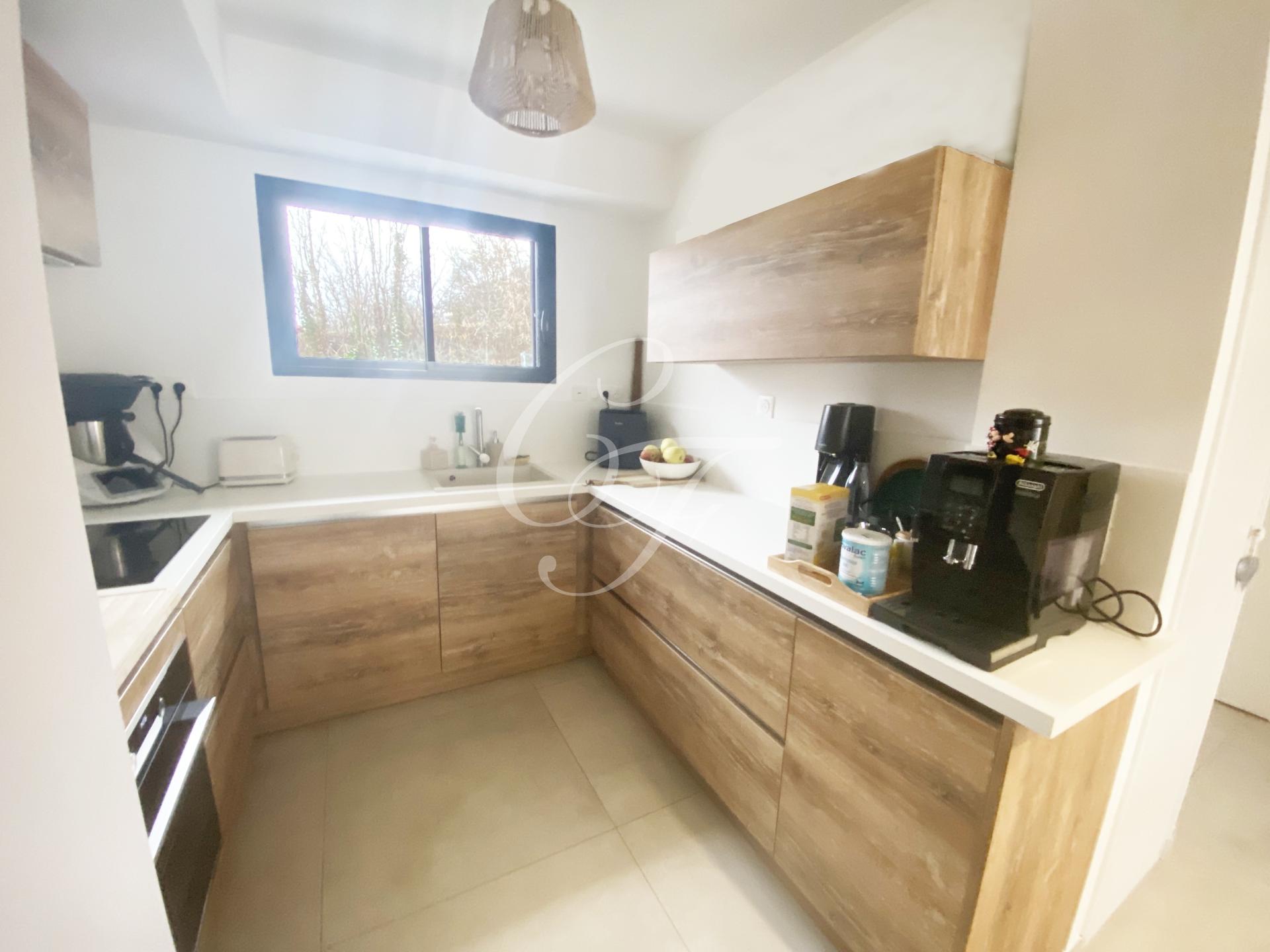 Photo 3 of the listing.