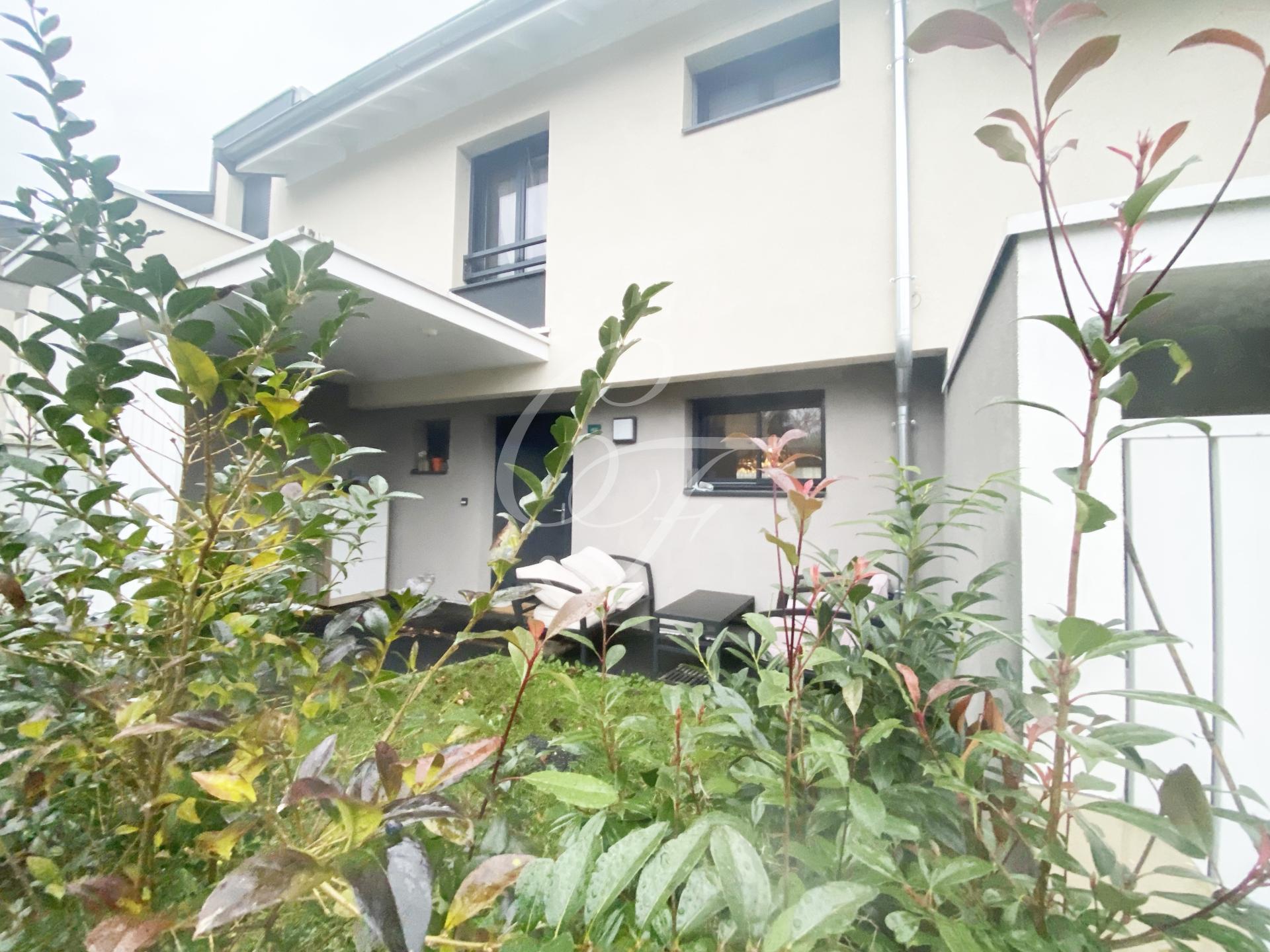 Photo 6 of the listing.