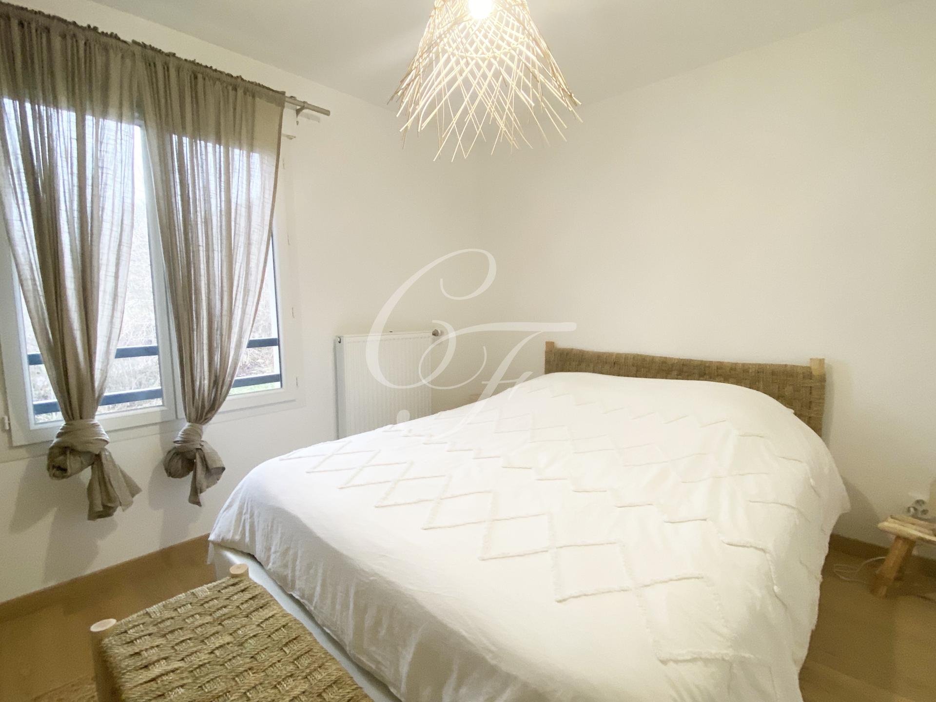 Photo 4 of the listing.