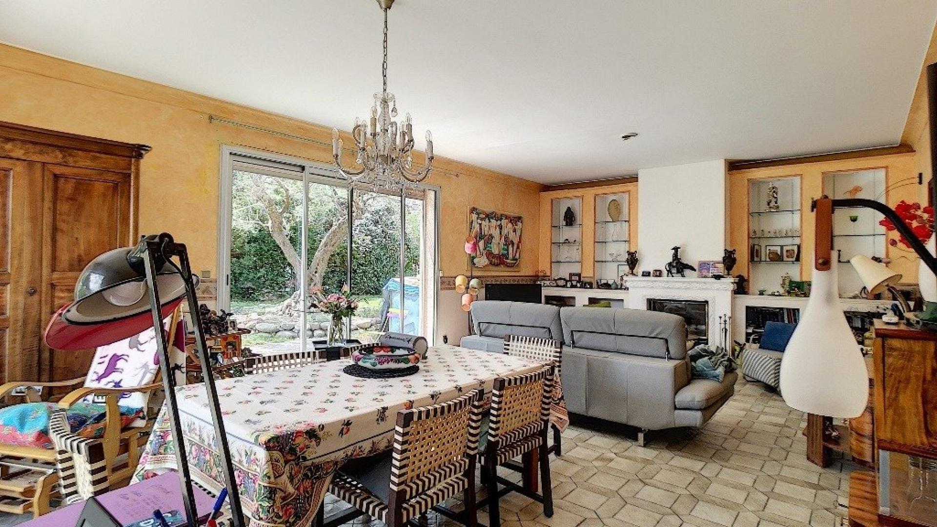 Photo 2 of the listing.