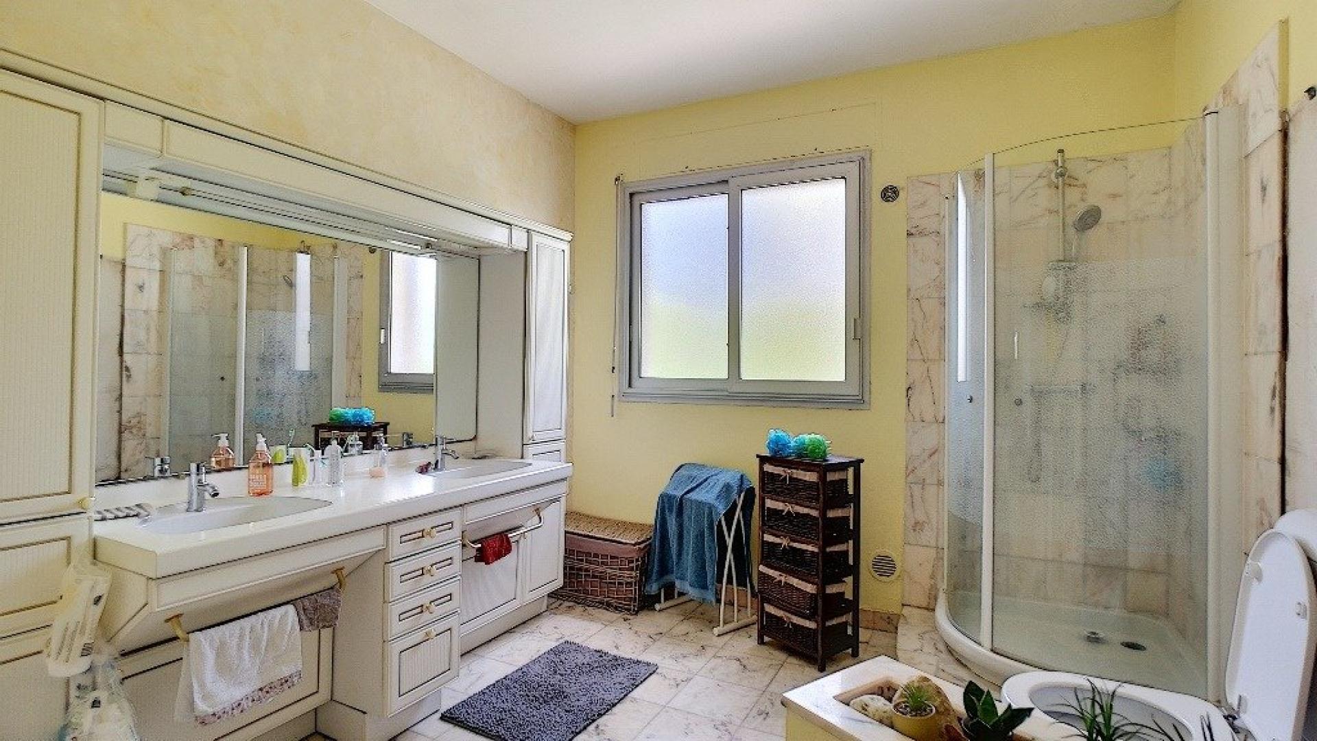 Photo 10 of the listing.