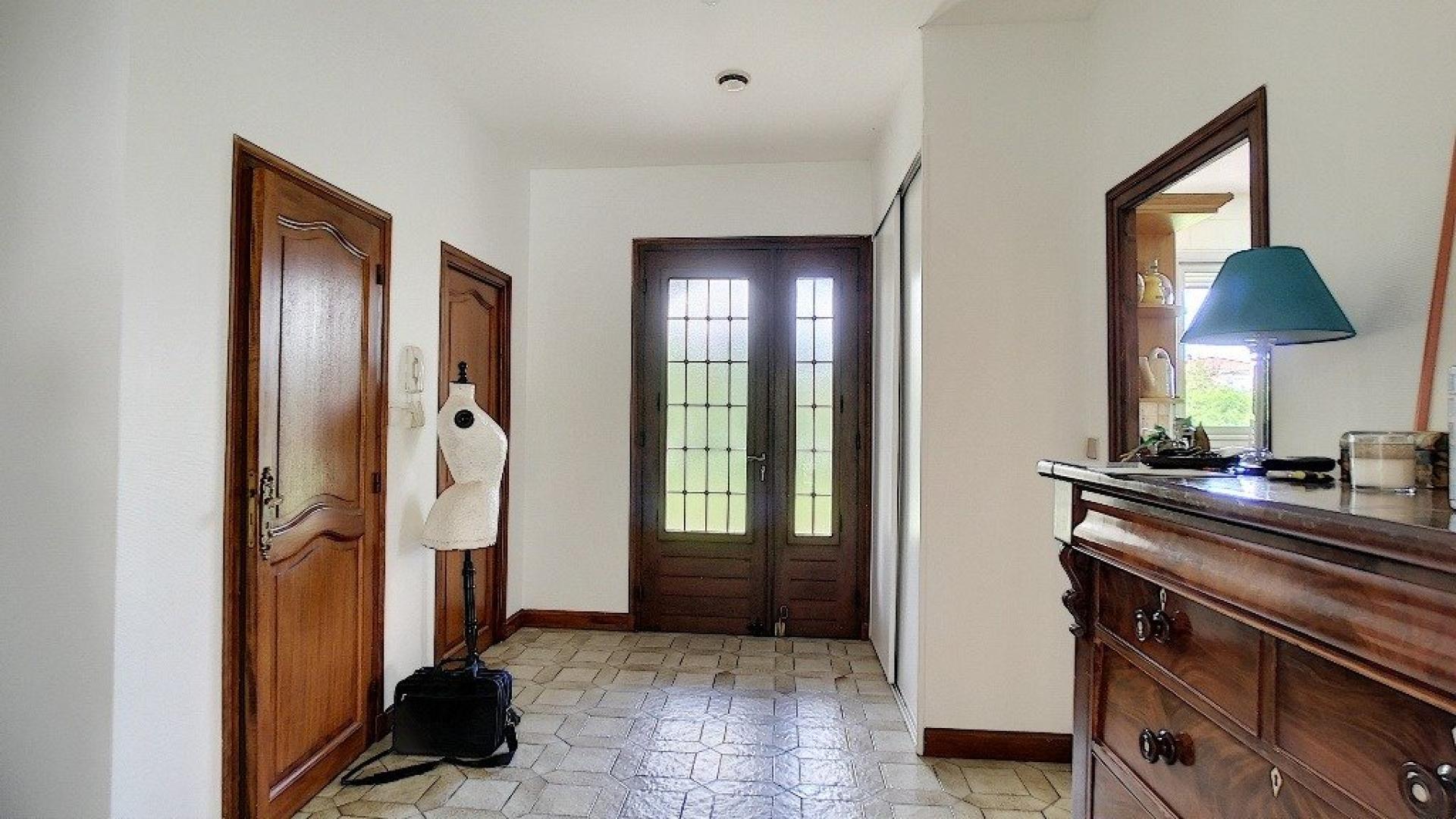 Photo 6 of the listing.