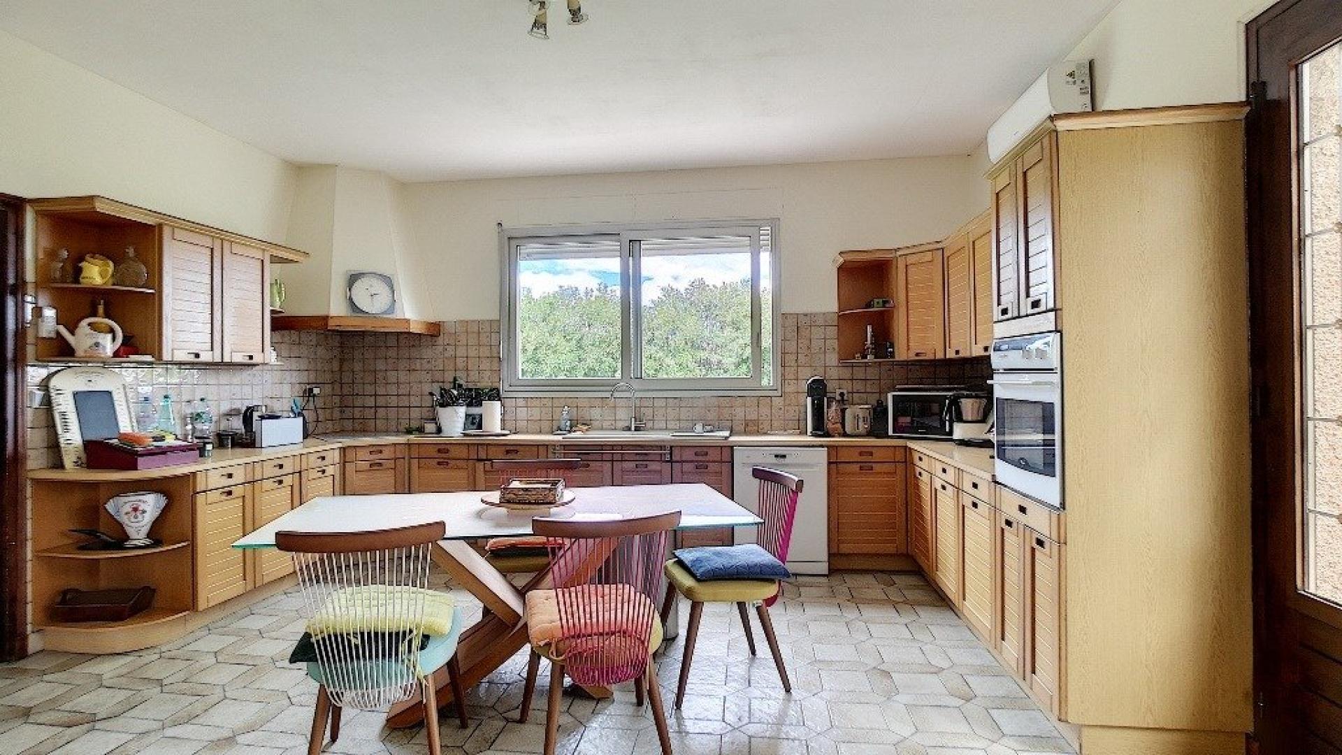 Photo 4 of the listing.