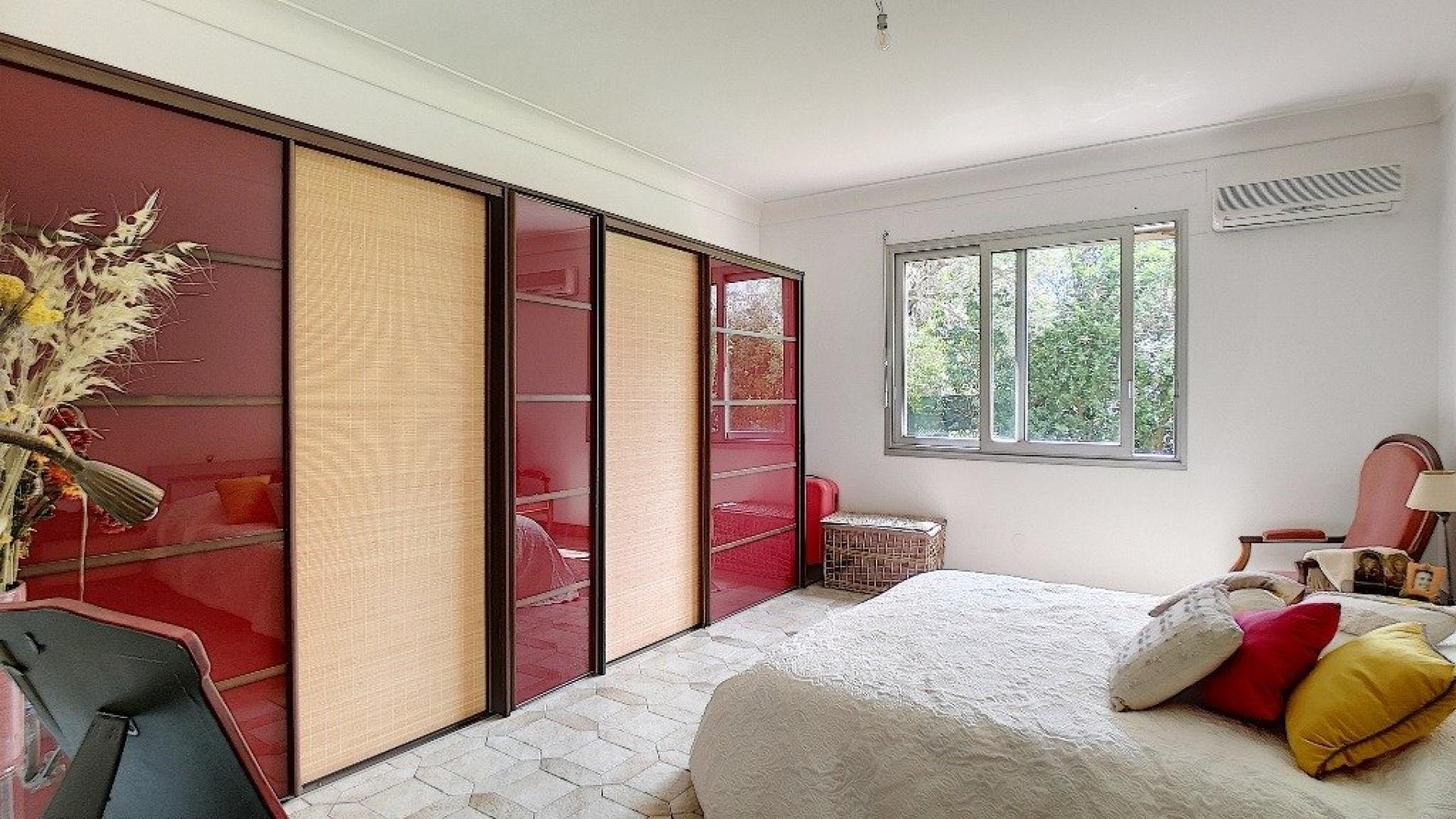 Photo 7 of the listing.