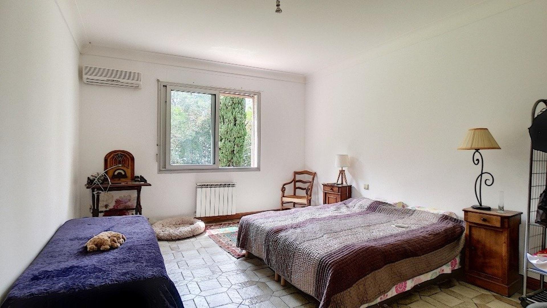 Photo 8 of the listing.