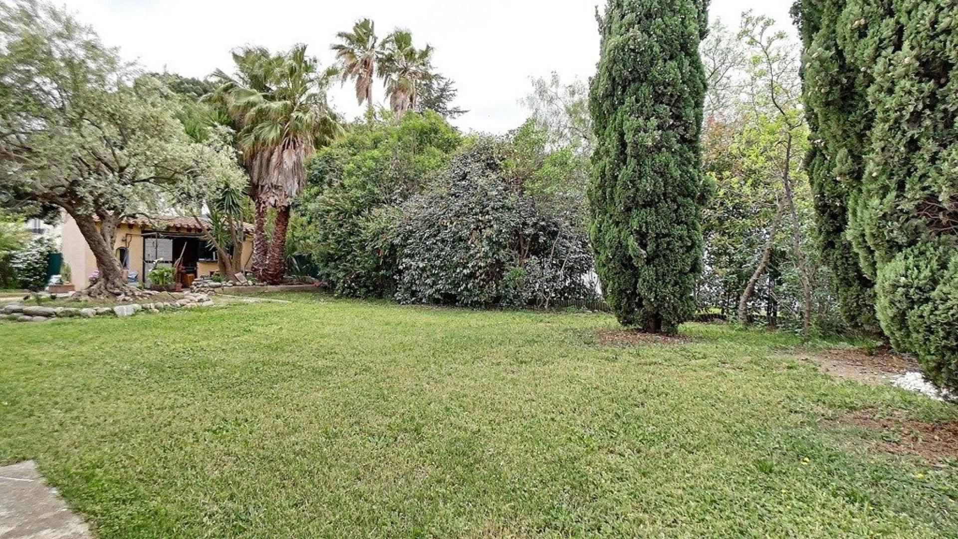 Photo 5 of the listing.