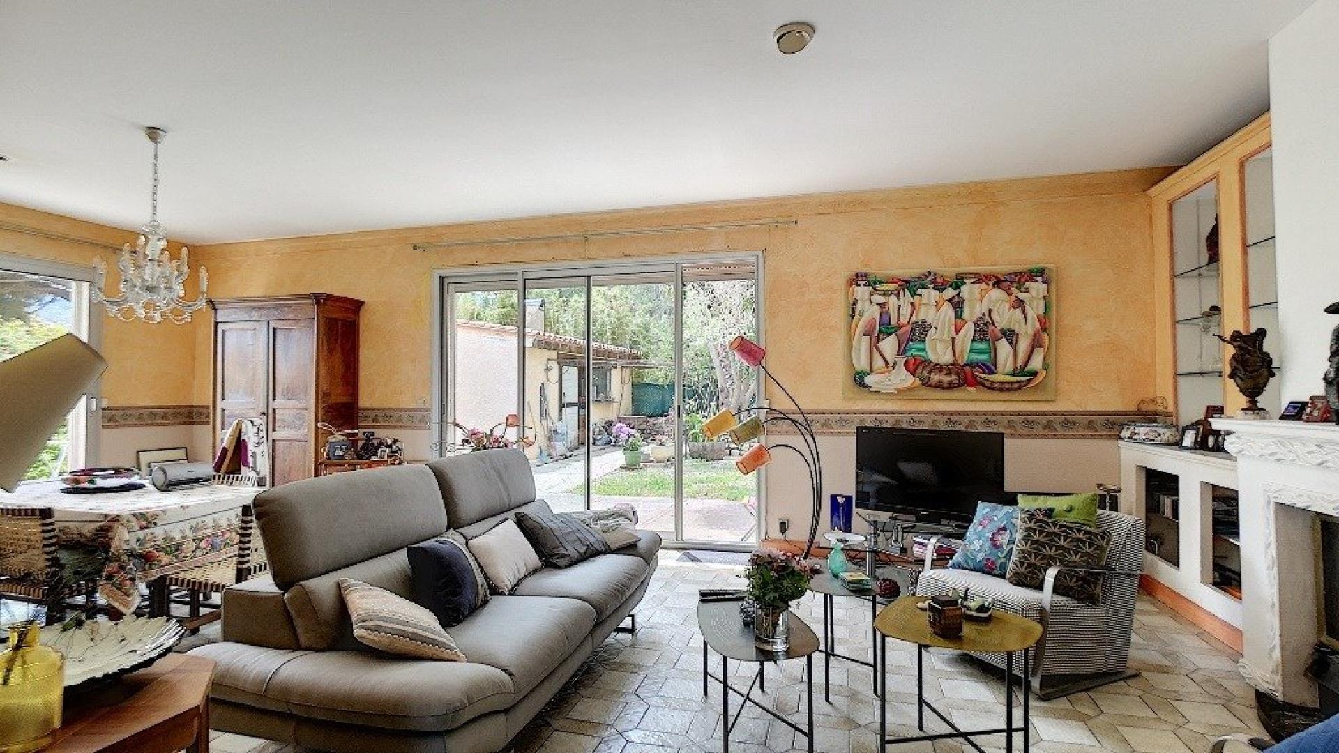 Photo 3 of the listing.