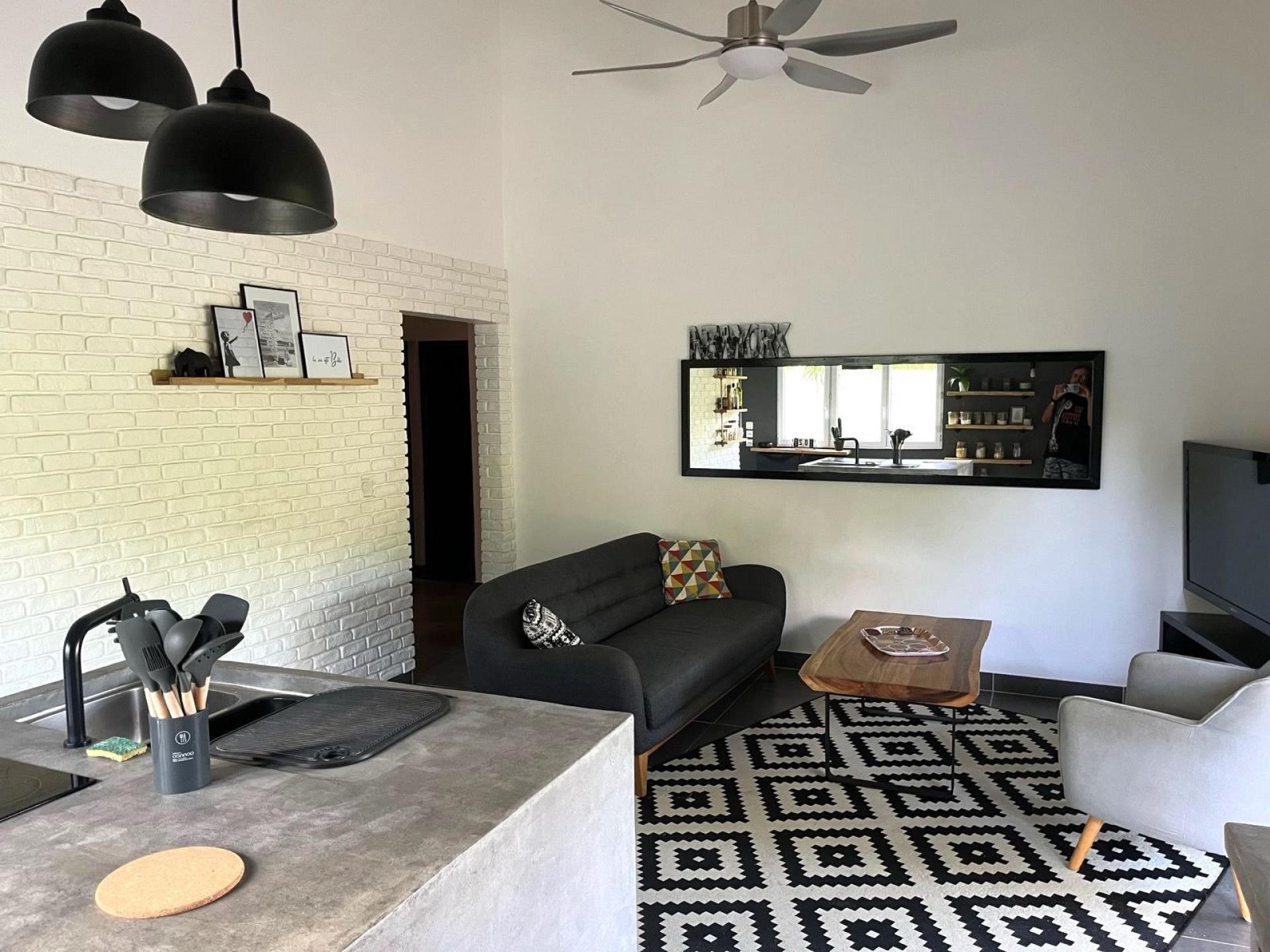 Photo 6 of the listing.