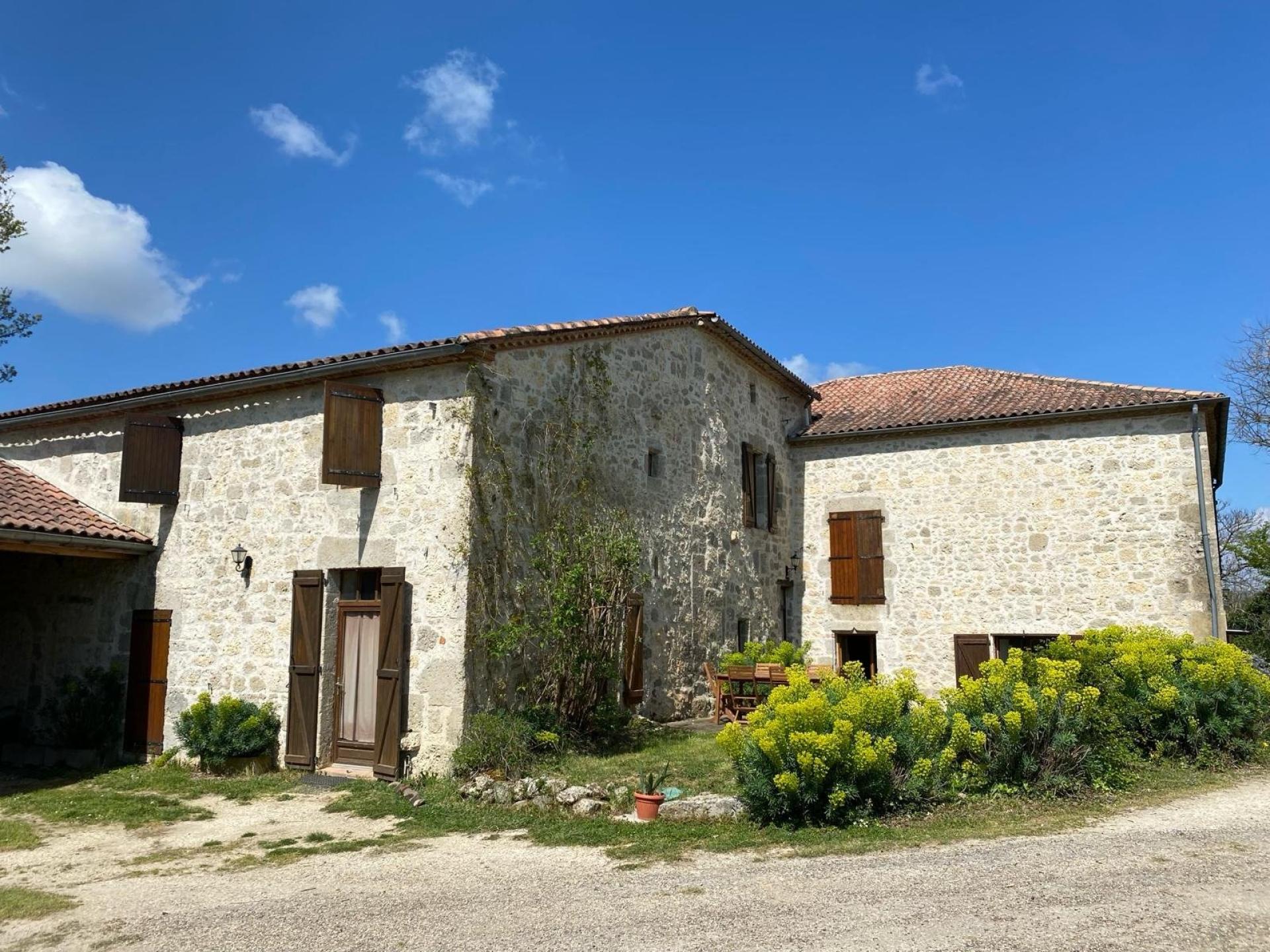 Photo 3 of the listing.