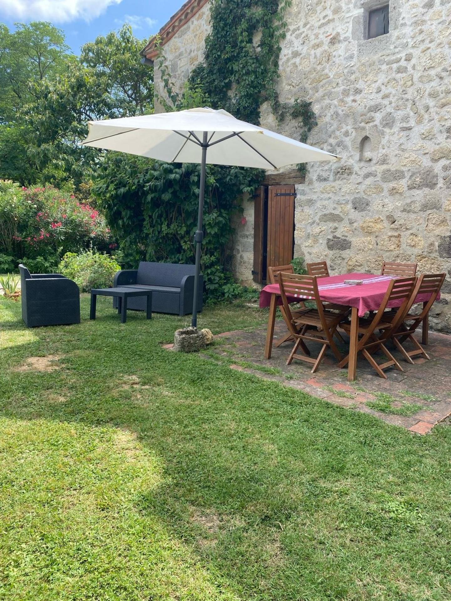 Photo 5 of the listing.